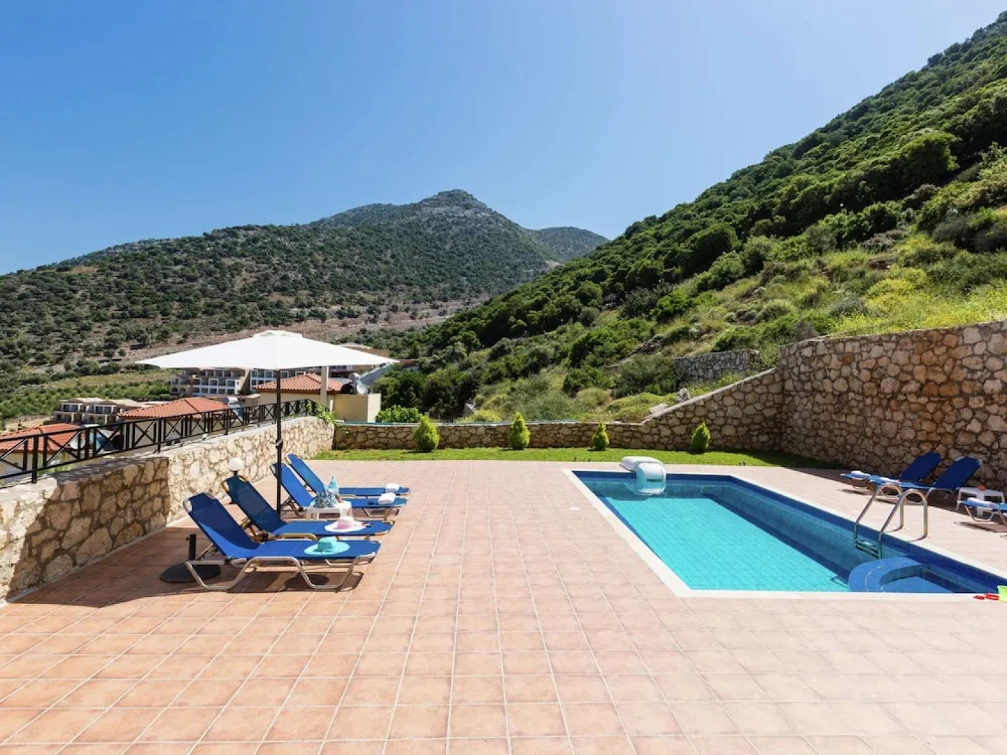 Villa on Hillside, Private Pool, Fantastic Views to bay of Bali and Mountains
