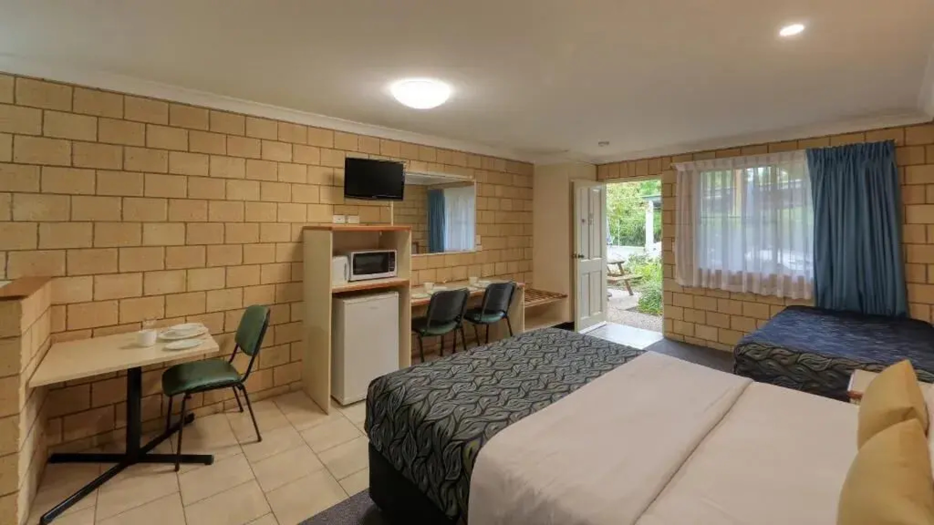 Jacaranda Country Motel