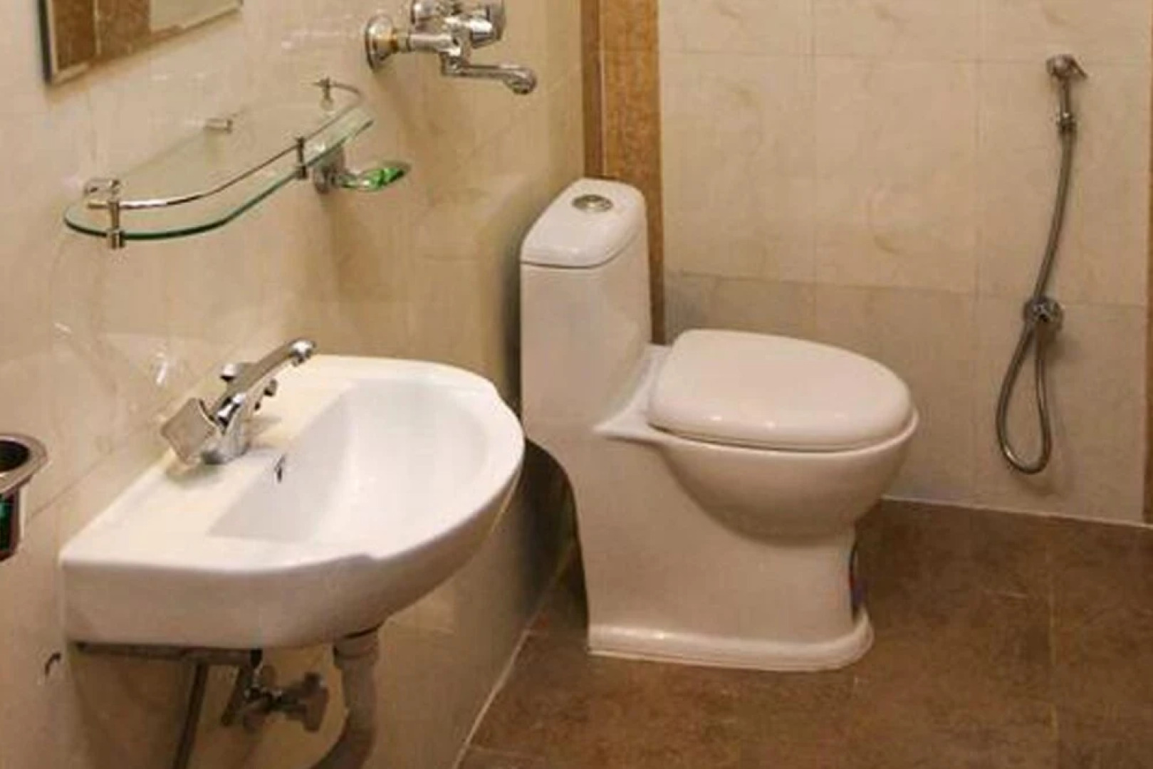 Hotel Aakash International