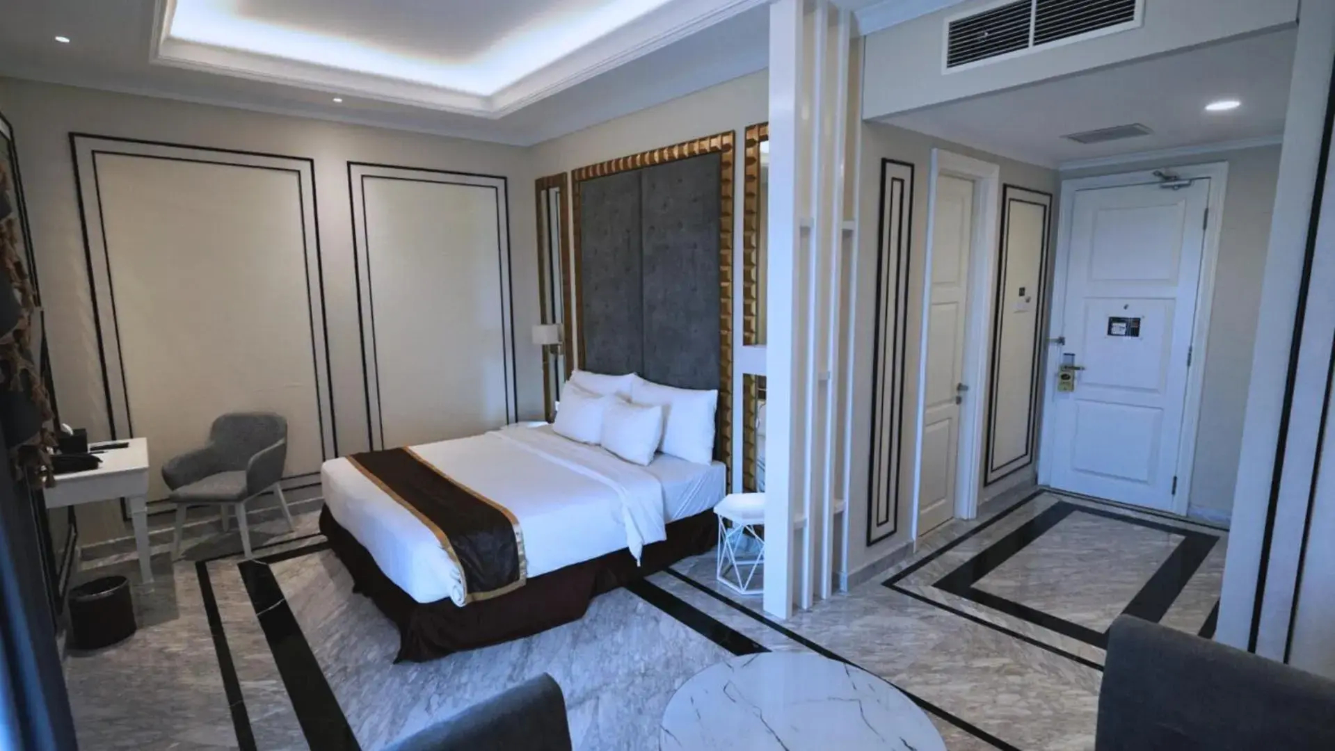 The Grantage Hotel & Sky Lounge
