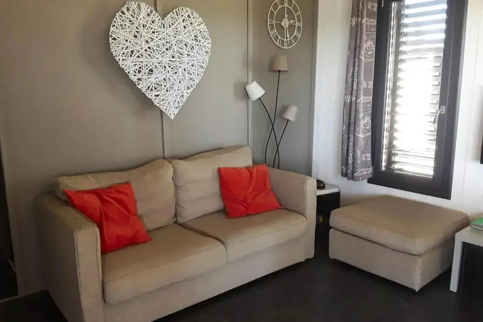 Chalet in Pomerols Near Mediterranean Beaches