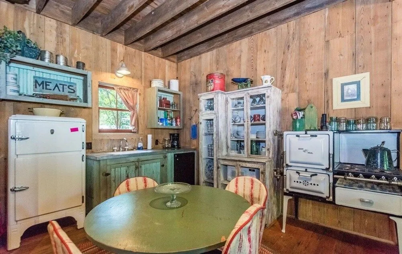 Ada's Whole House 3 Bedroom Apts by RedAwning