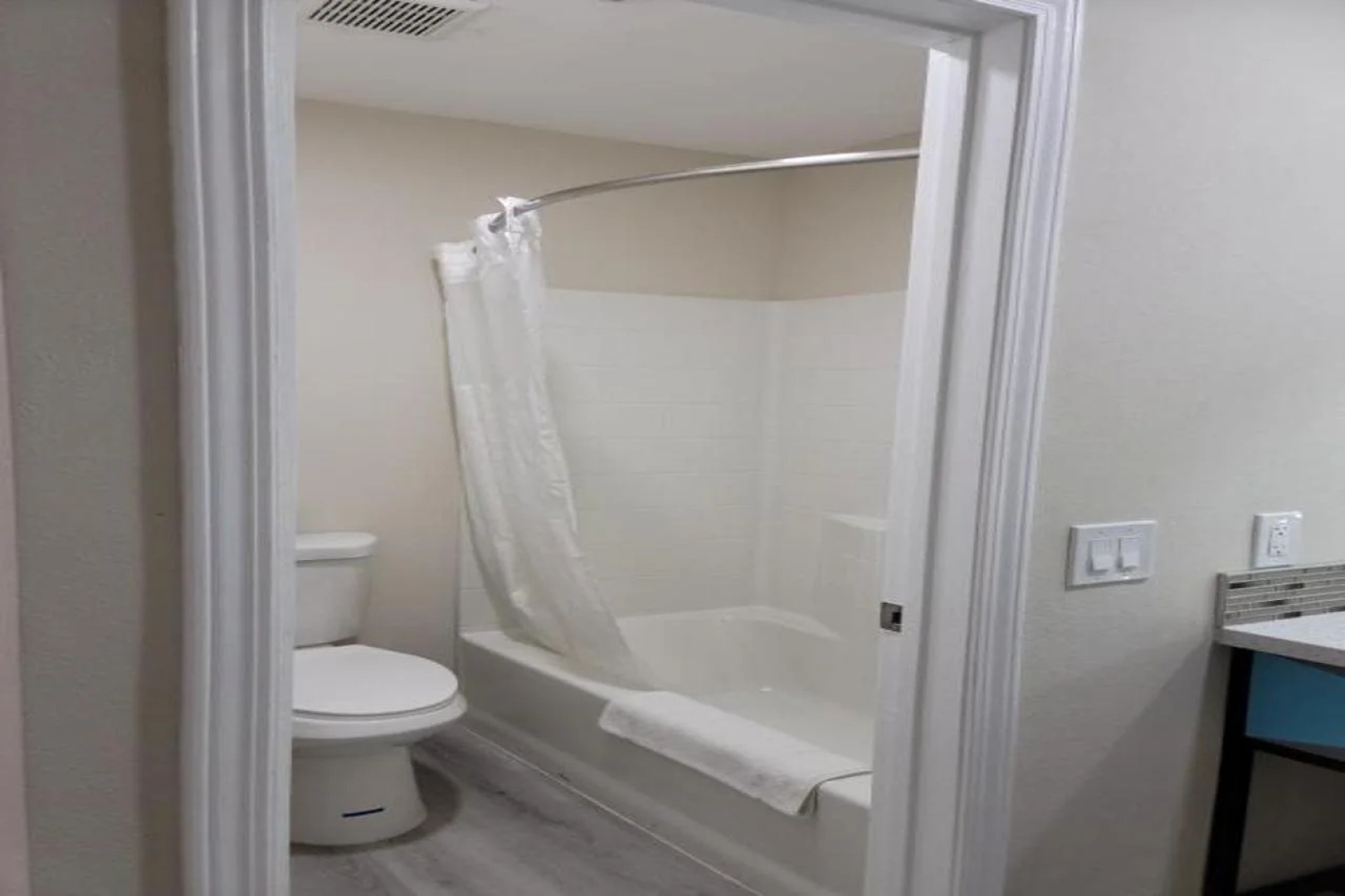 Hotel Avenida Victorville I 15