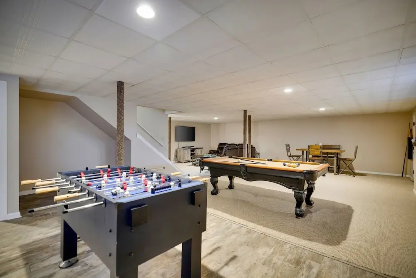 The Nest at Pinecrest by Avantstay Hot Tub Spacious Deck Game Room Fire Pit