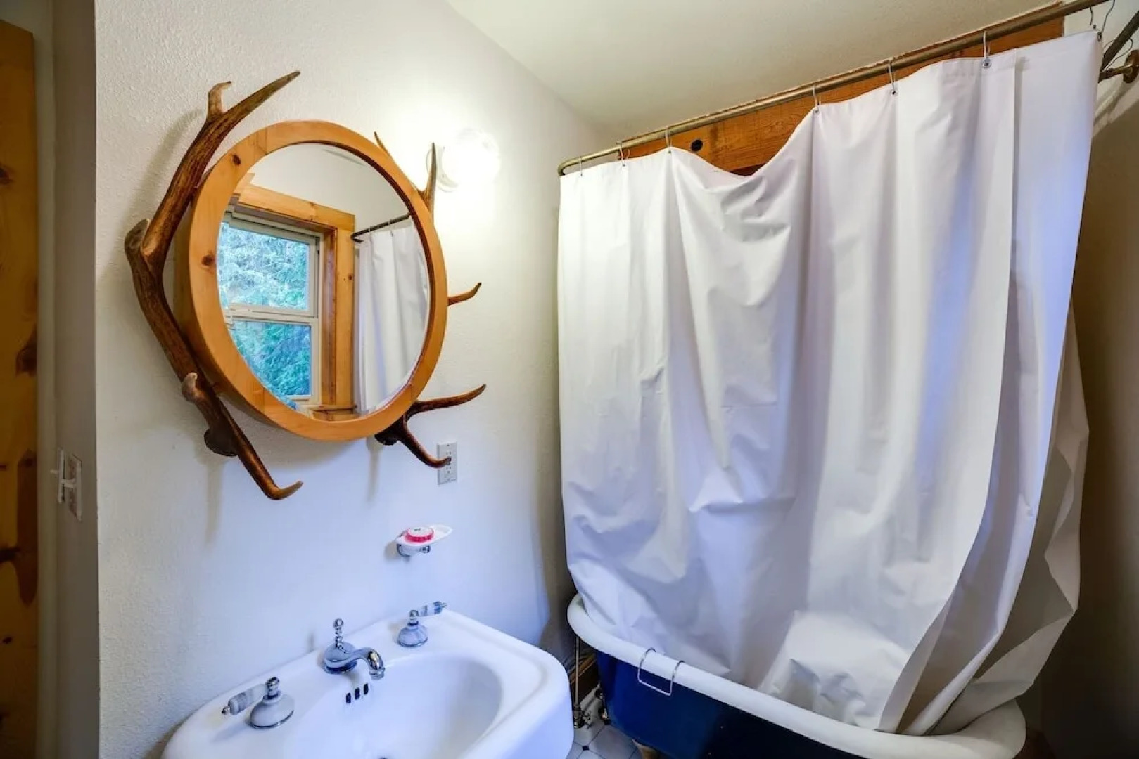 25sl - Hot Tub - Bbq - Pets Ok - Wifi - Sleeps 6 1 Bedroom Home by RedAwning