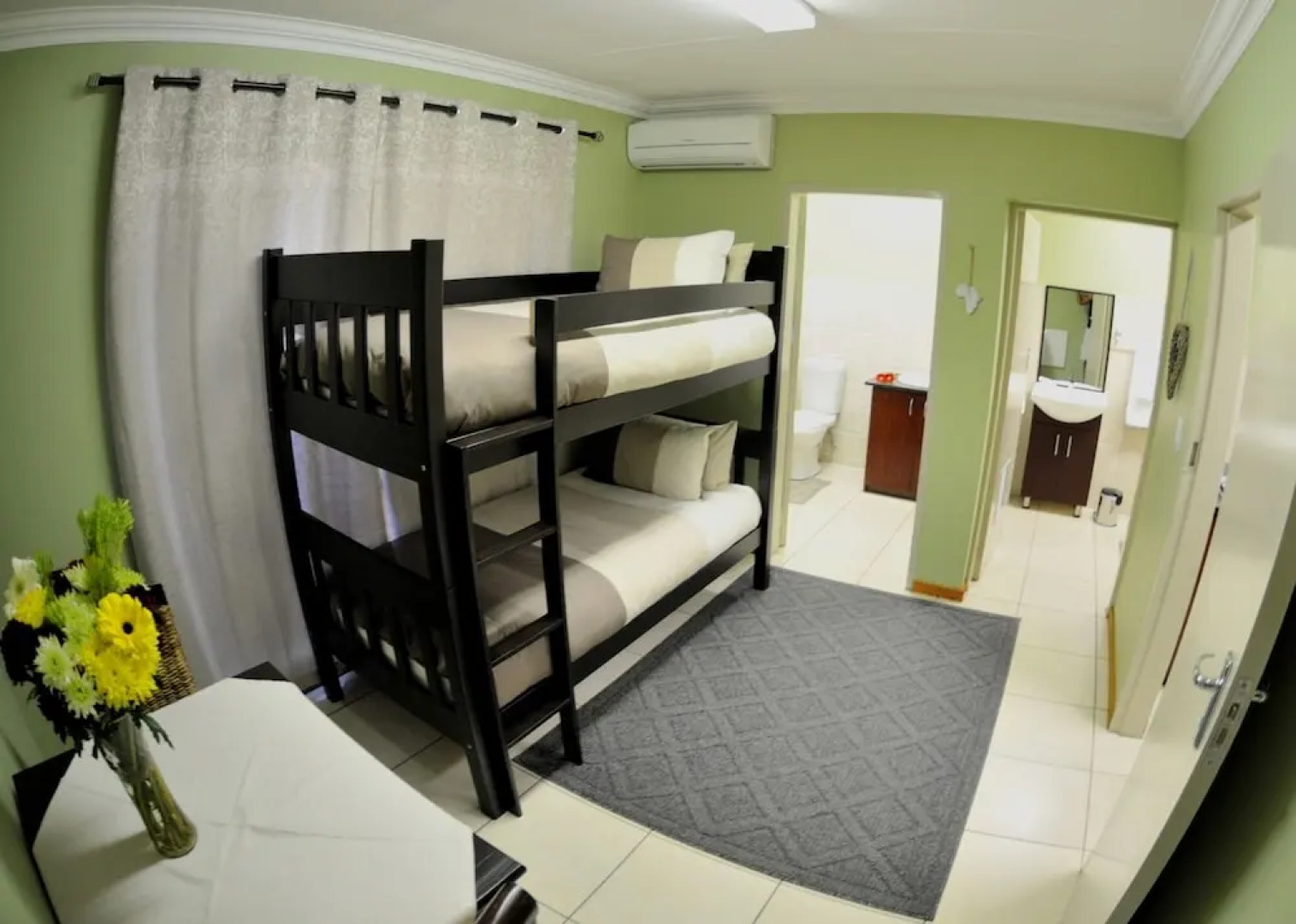 Summer Garden Guest House (The Flower Box)