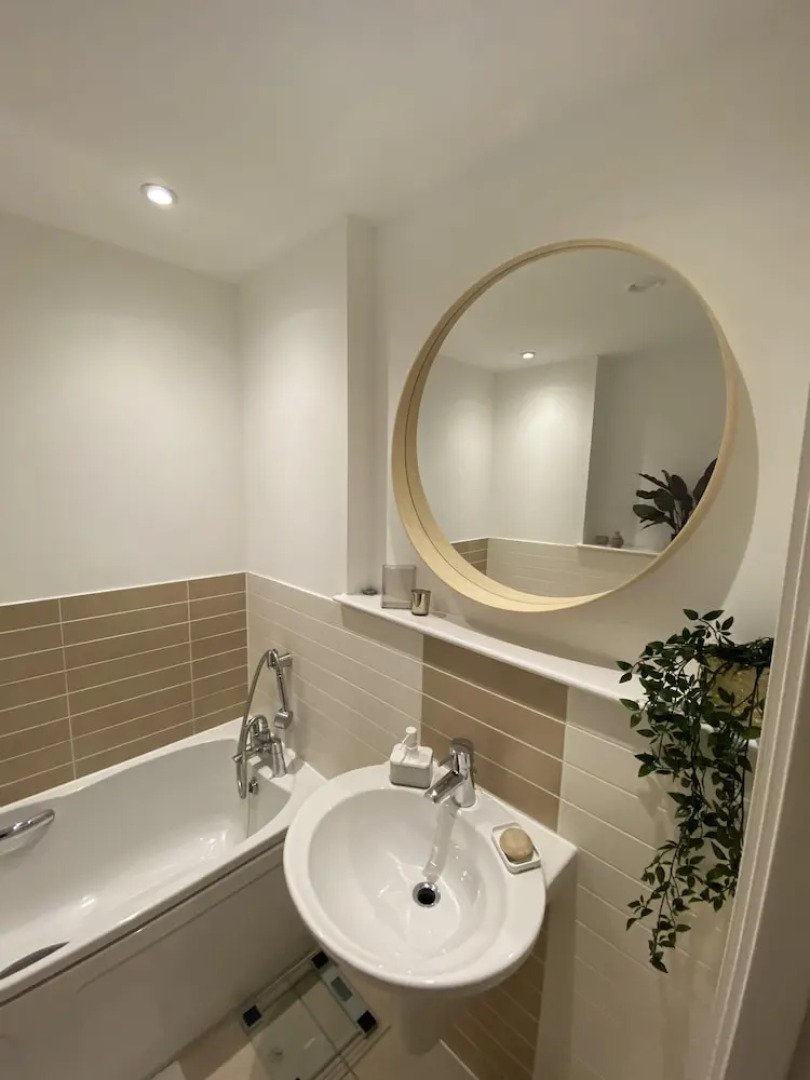 Rueben Suite By EAA Homes