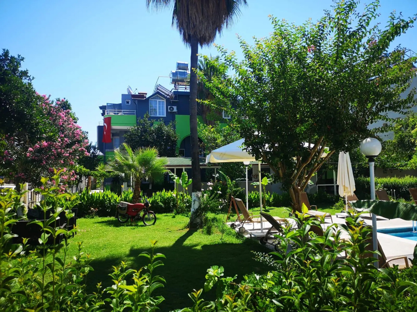 Anita Kemer Noch Hotel