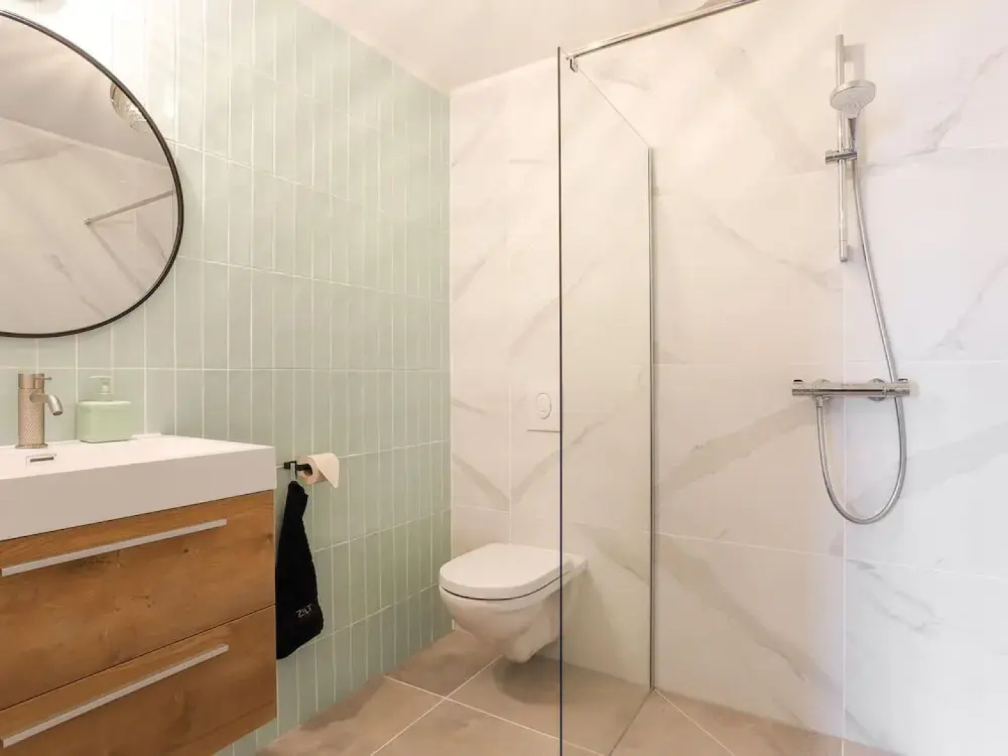 Suite in Vrouwenpolder Near North Sea Beach