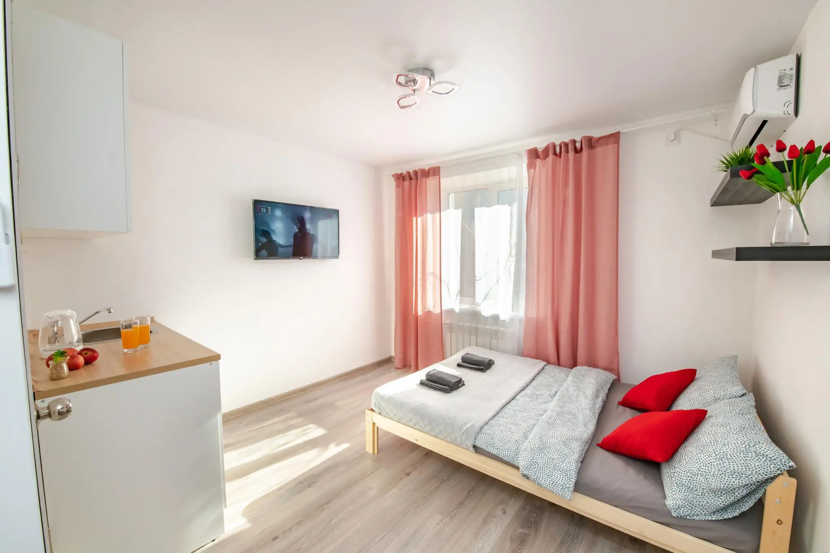 Уютные студии на проспекте 100-летия Владивостока 147