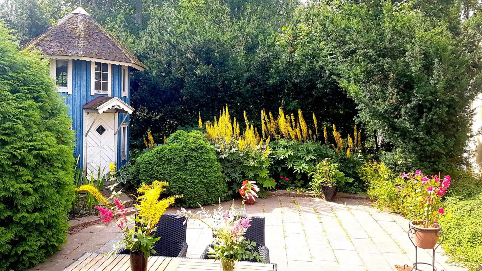 Theater and Beach Apartment