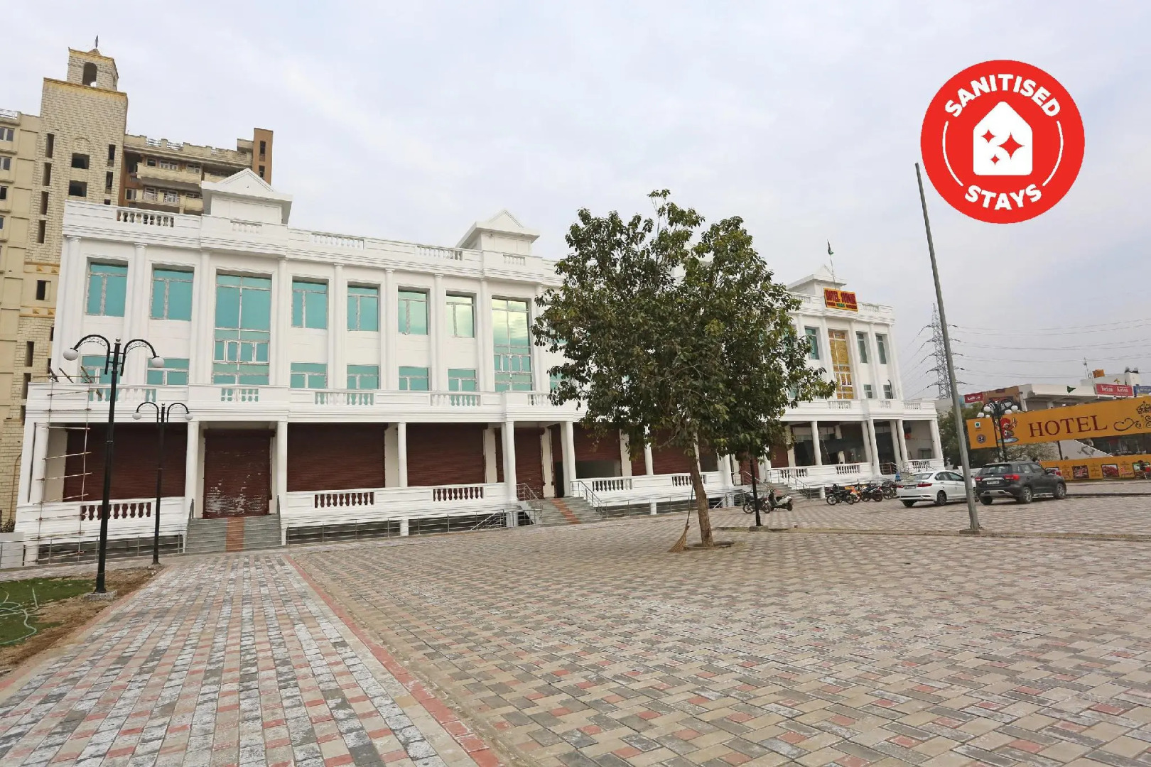 OYO 28442 Hotel Sudhir