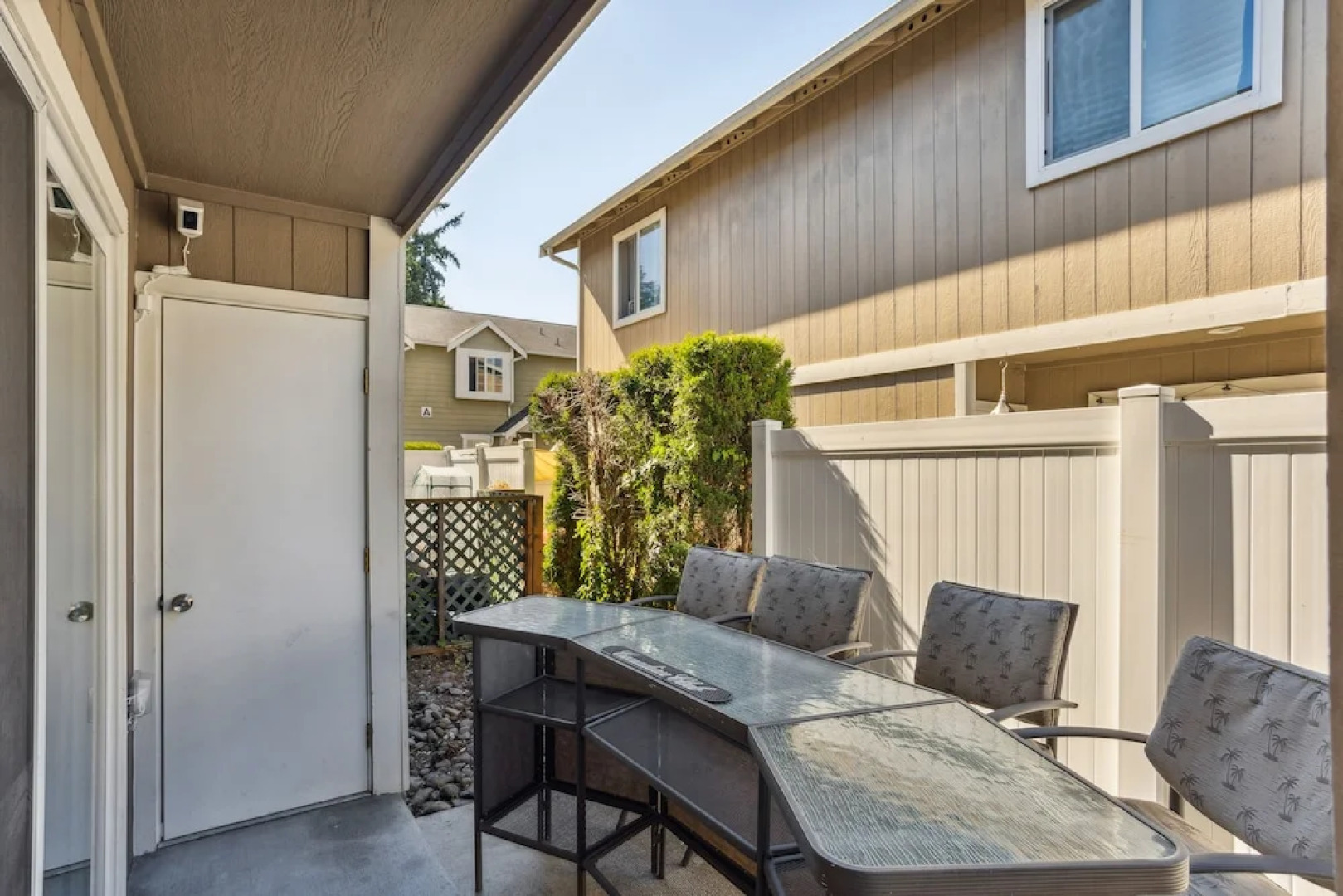 Charming Tacoma Retreat w/ Patio & 2 Fireplaces!