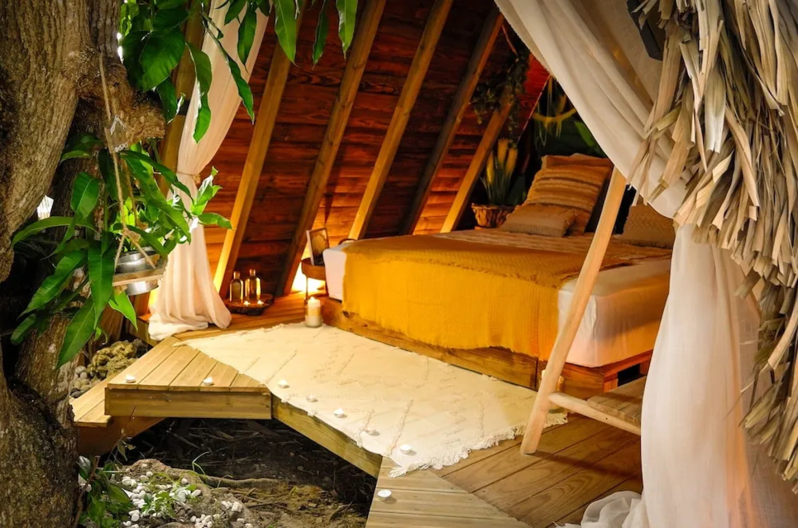 Aqua Zen Spa Lodge Tiki Hut