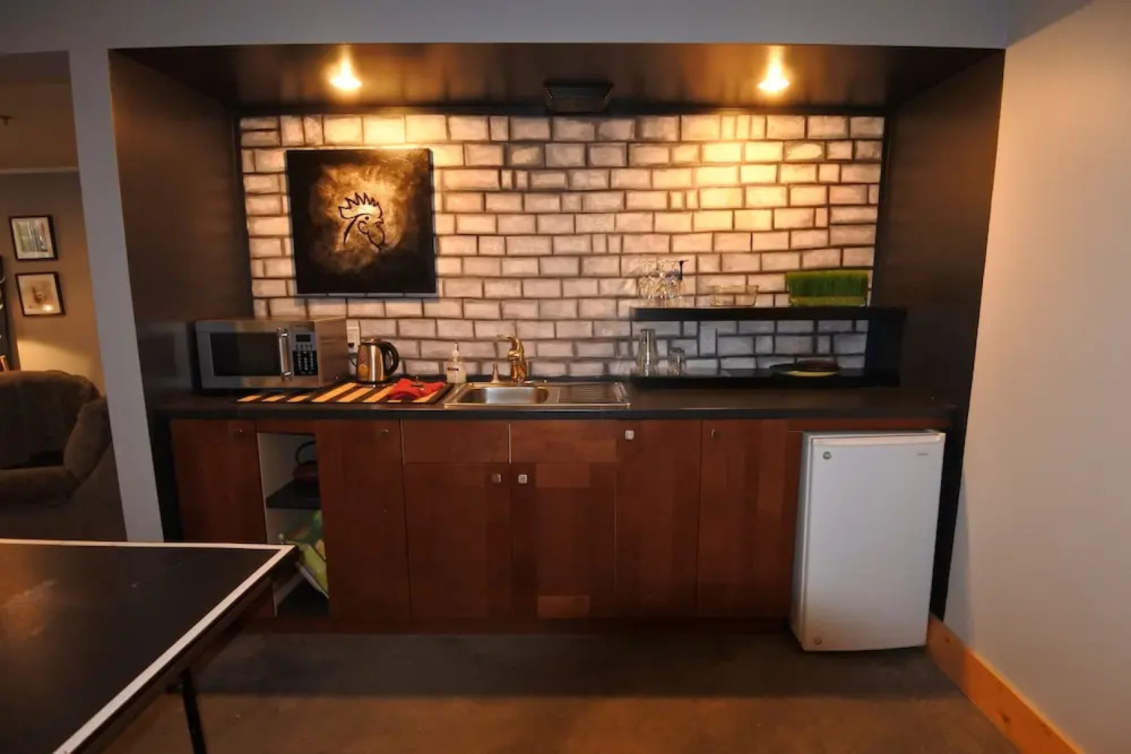 Black Rooster Guesthouse