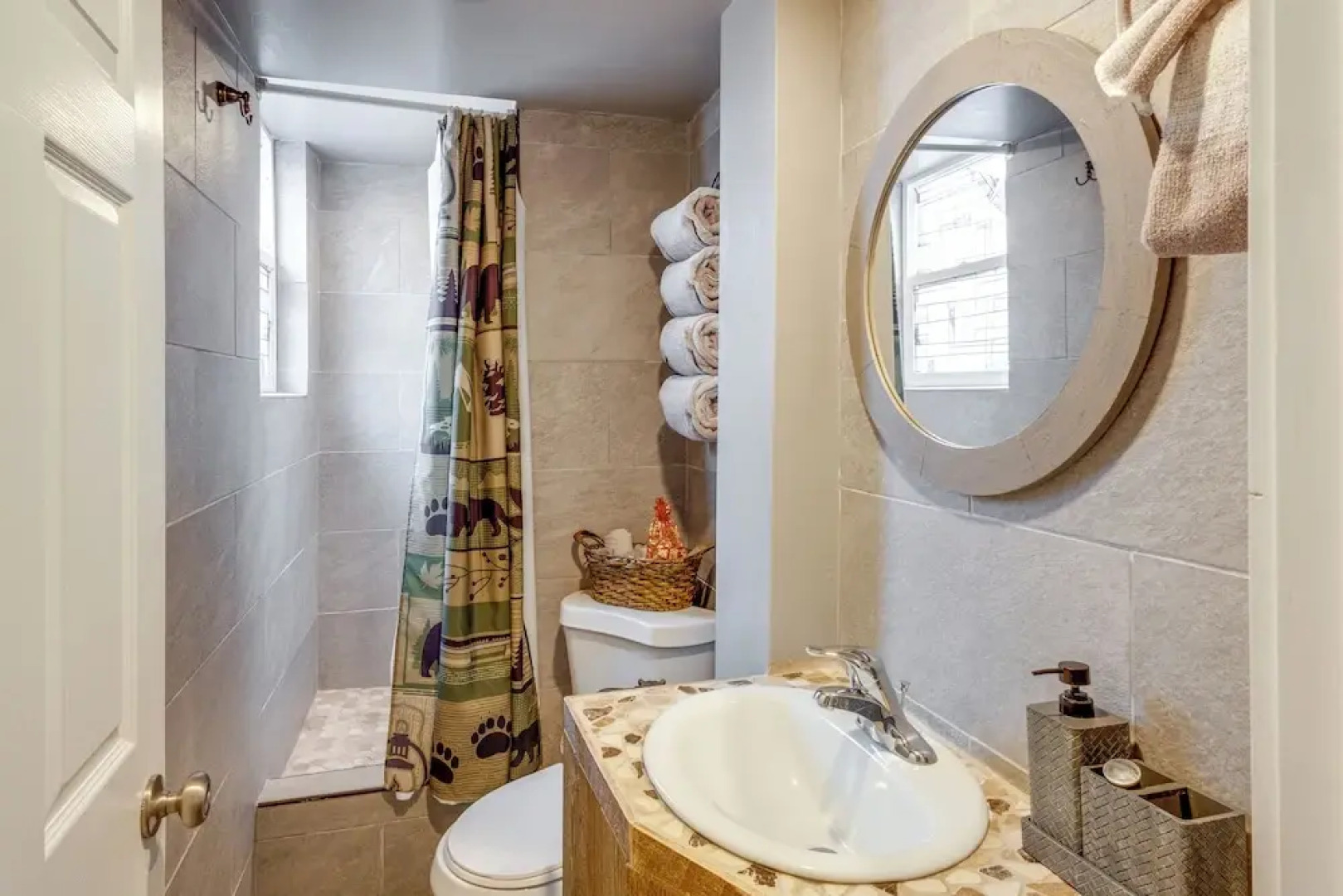 Deck w/ Hot Tub: Ashton 'cozy Cub Cabin'