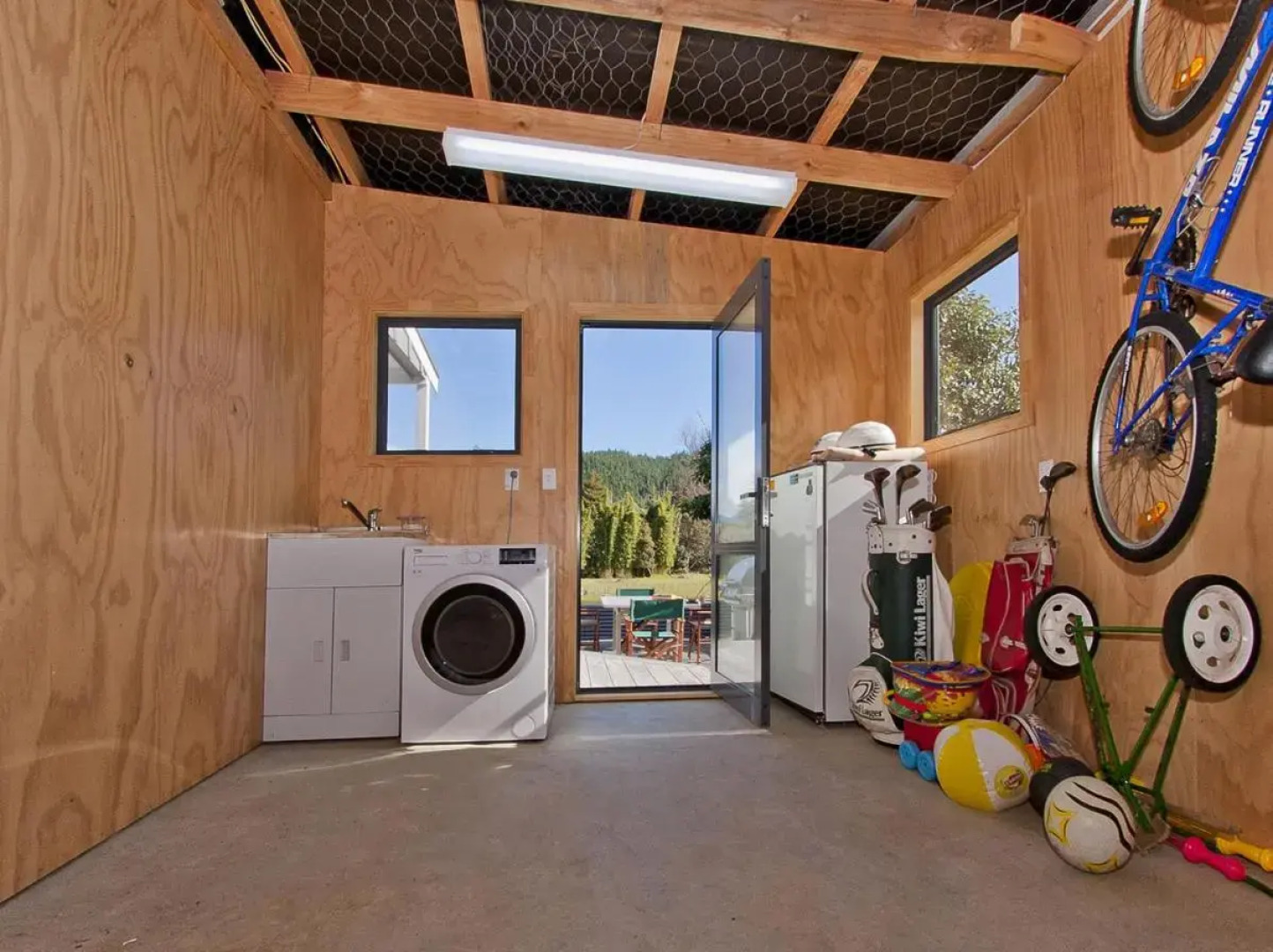 Sea Breeze - Whangamata Holiday Home