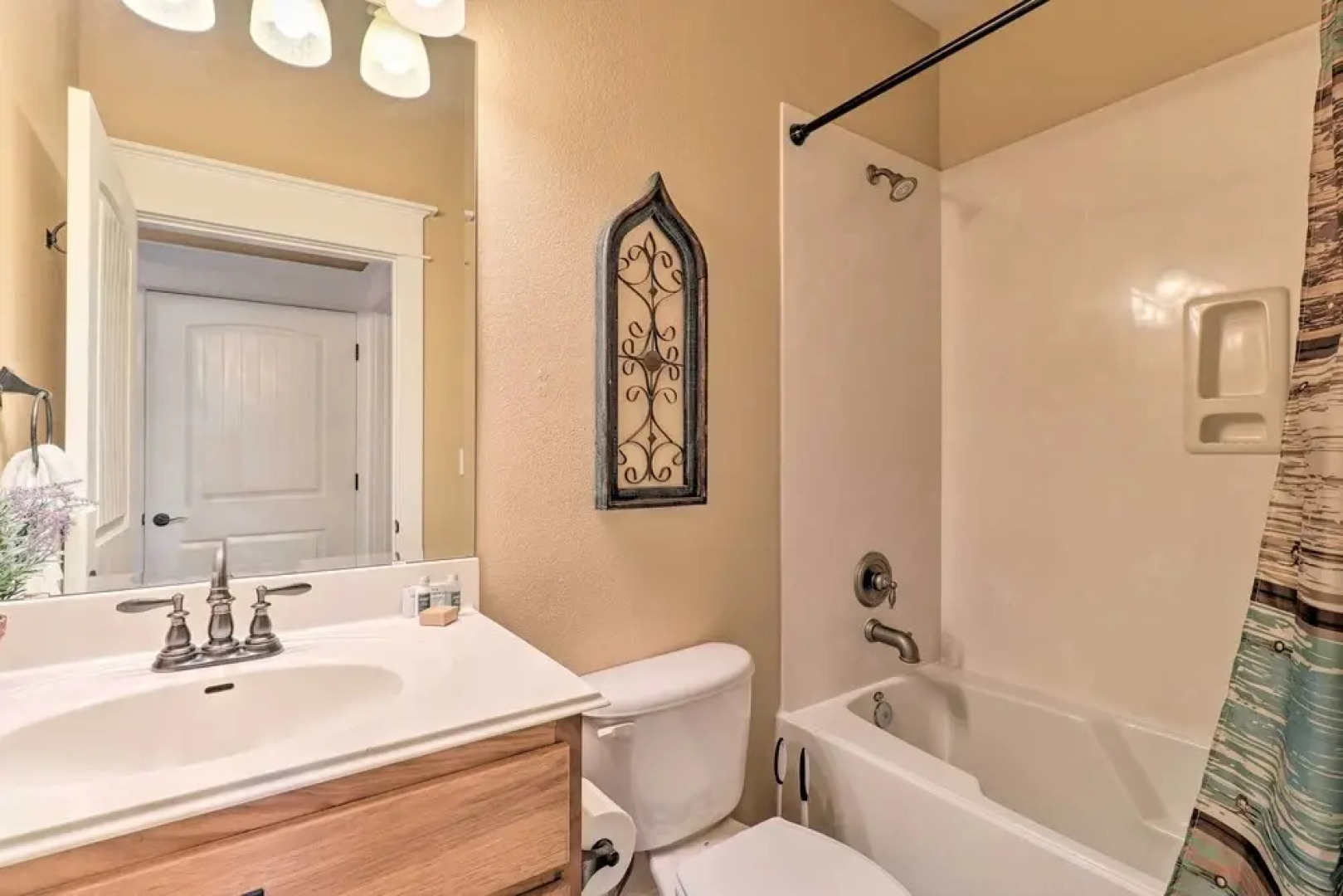 Lake Travis Condo W/ Resort Amenity Access!