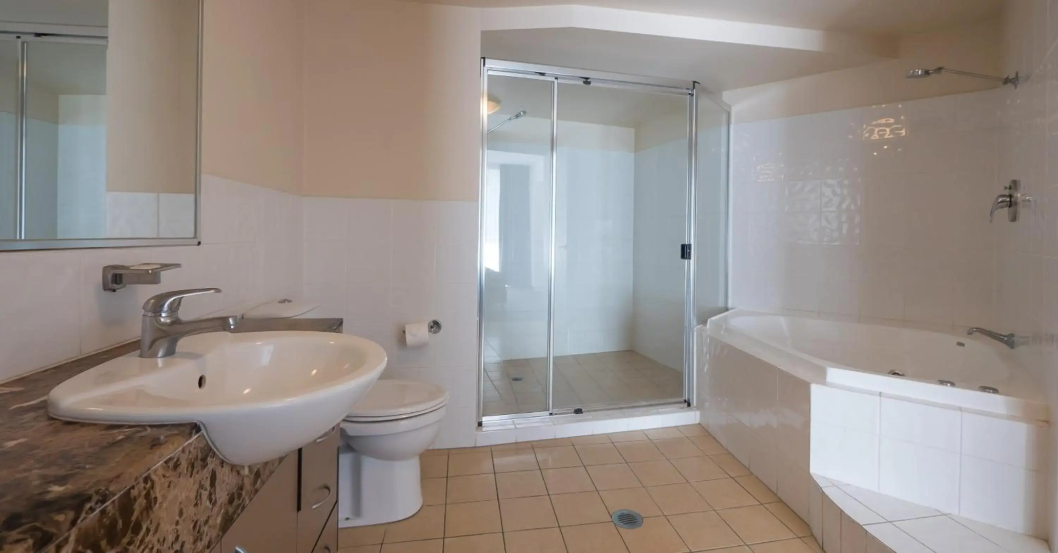 Broadbeach Savannah Hotel & Resort