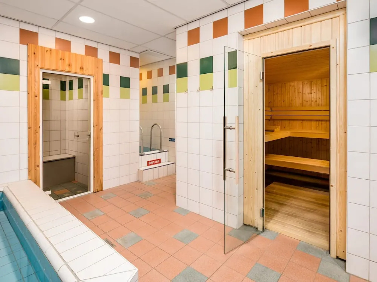 Luxurious Holidayhome With Whirlpool and Sunshower in Nature