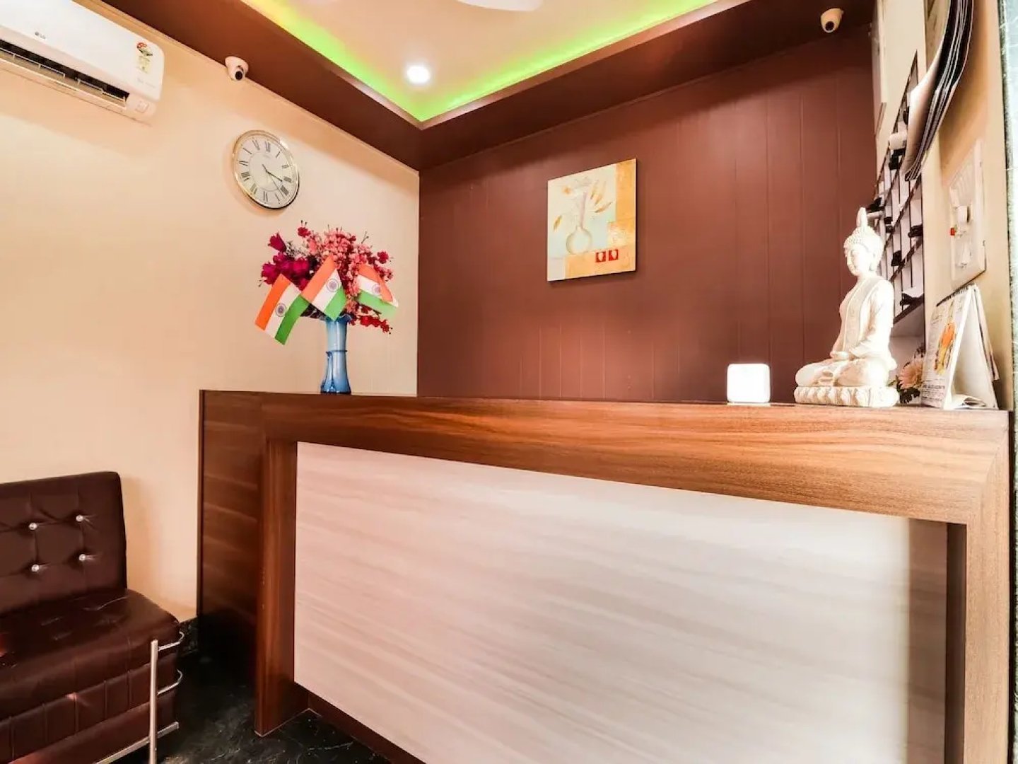 OYO 30121 Hotel Shanti Inn