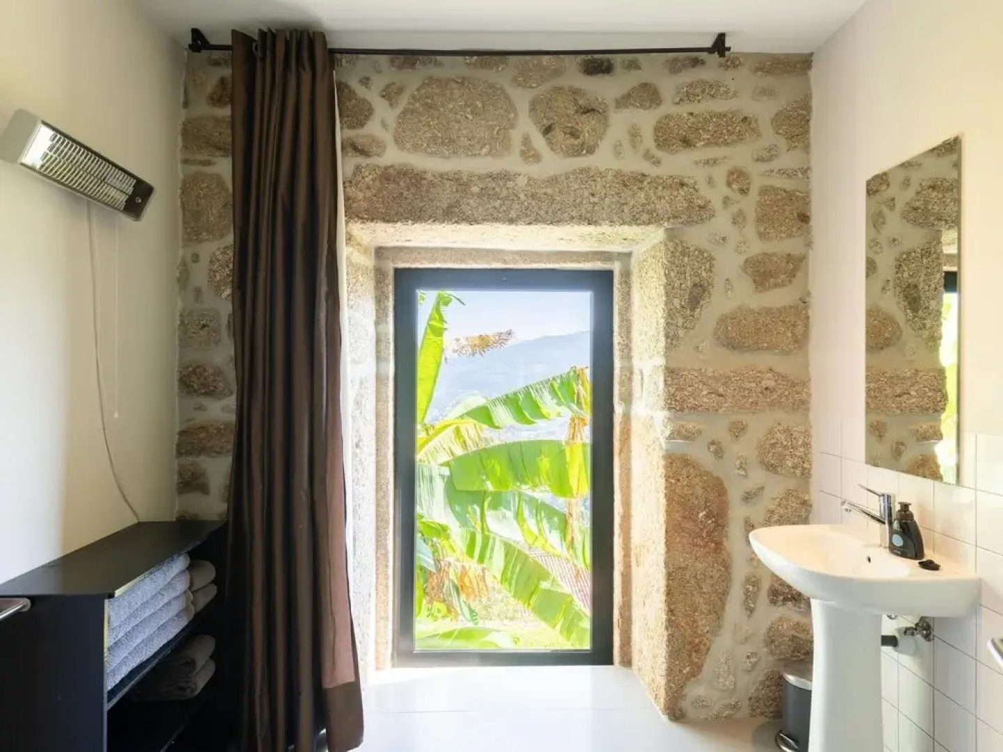 Very Spacious Apartment With Lots of Grandeur and Great Views