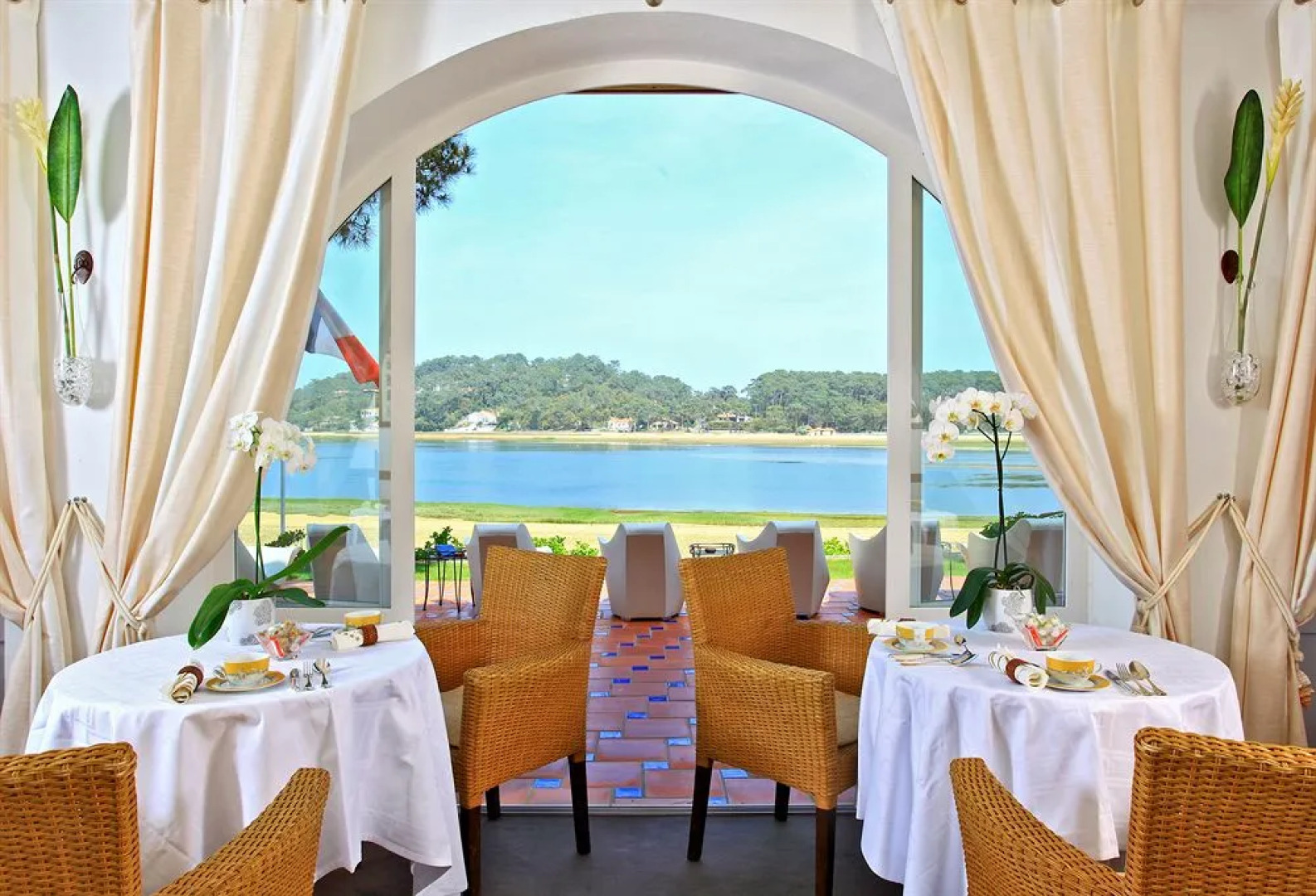 Les Hortensias Du Lac - Fontenille Collection