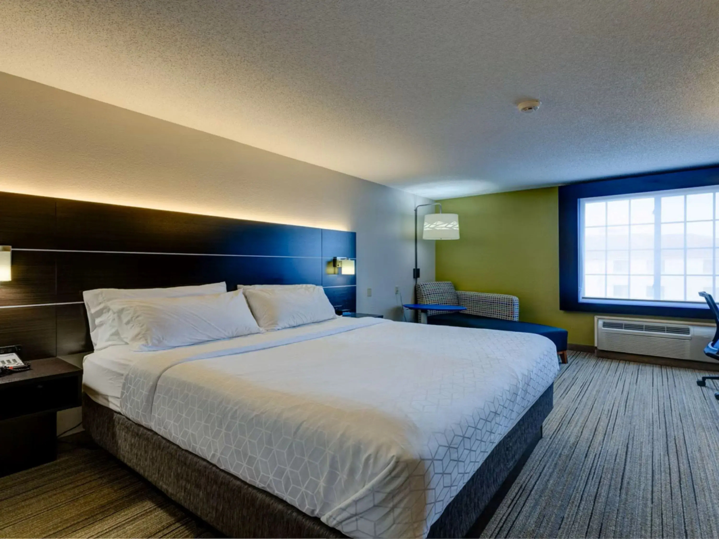 Holiday Inn Express Hotel & Suites Ashtabula