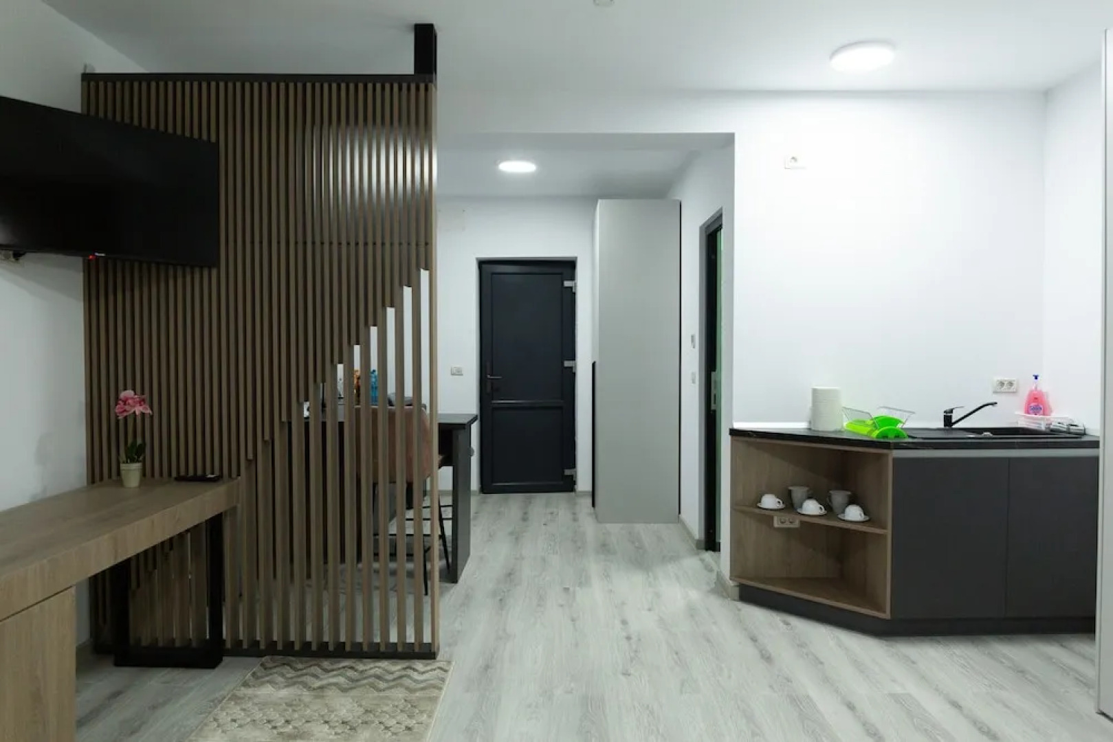 Frasin Studios-6 km to Voronet Monastery