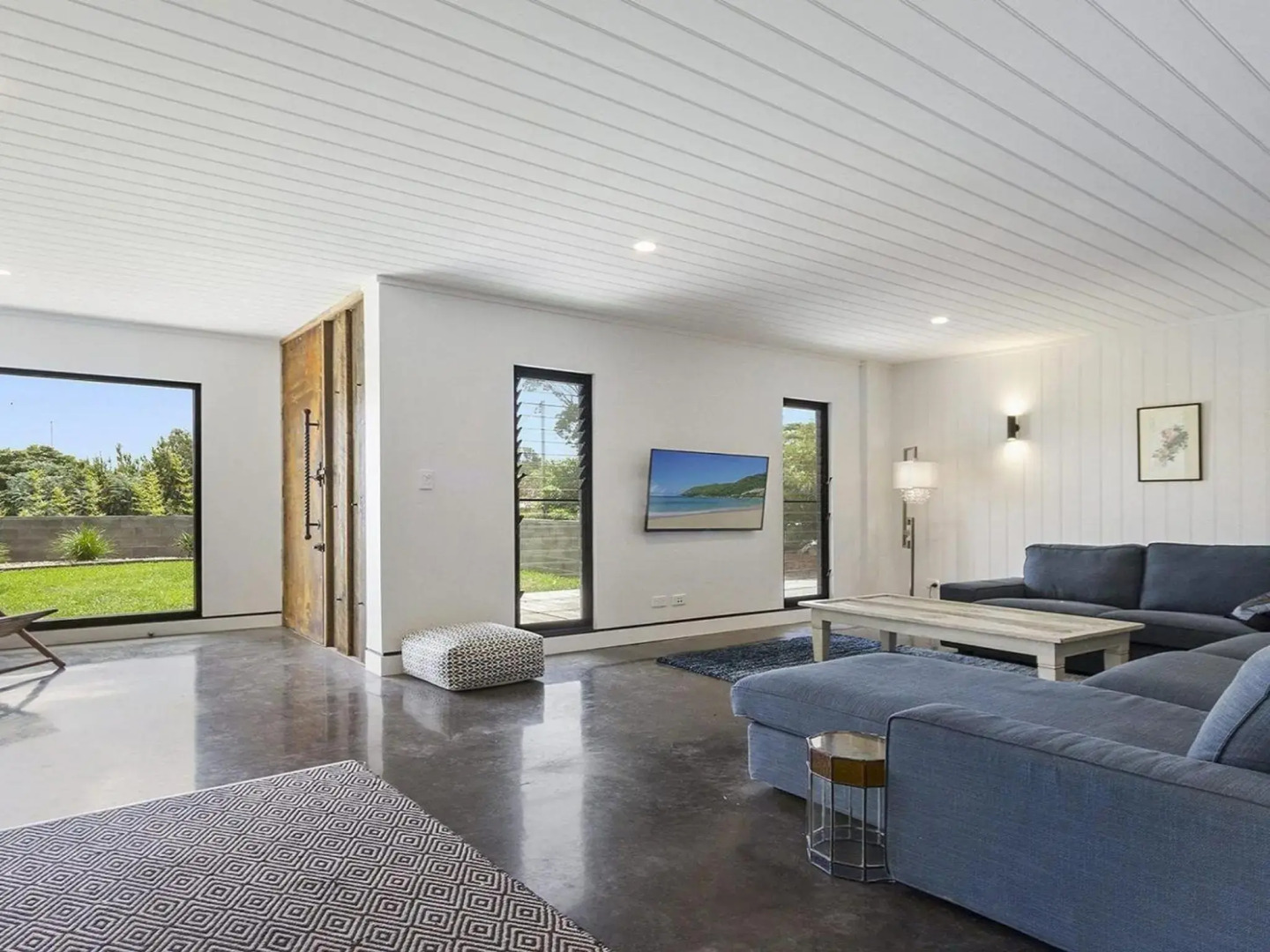Horizons at Currarong - architecturally designed beach house