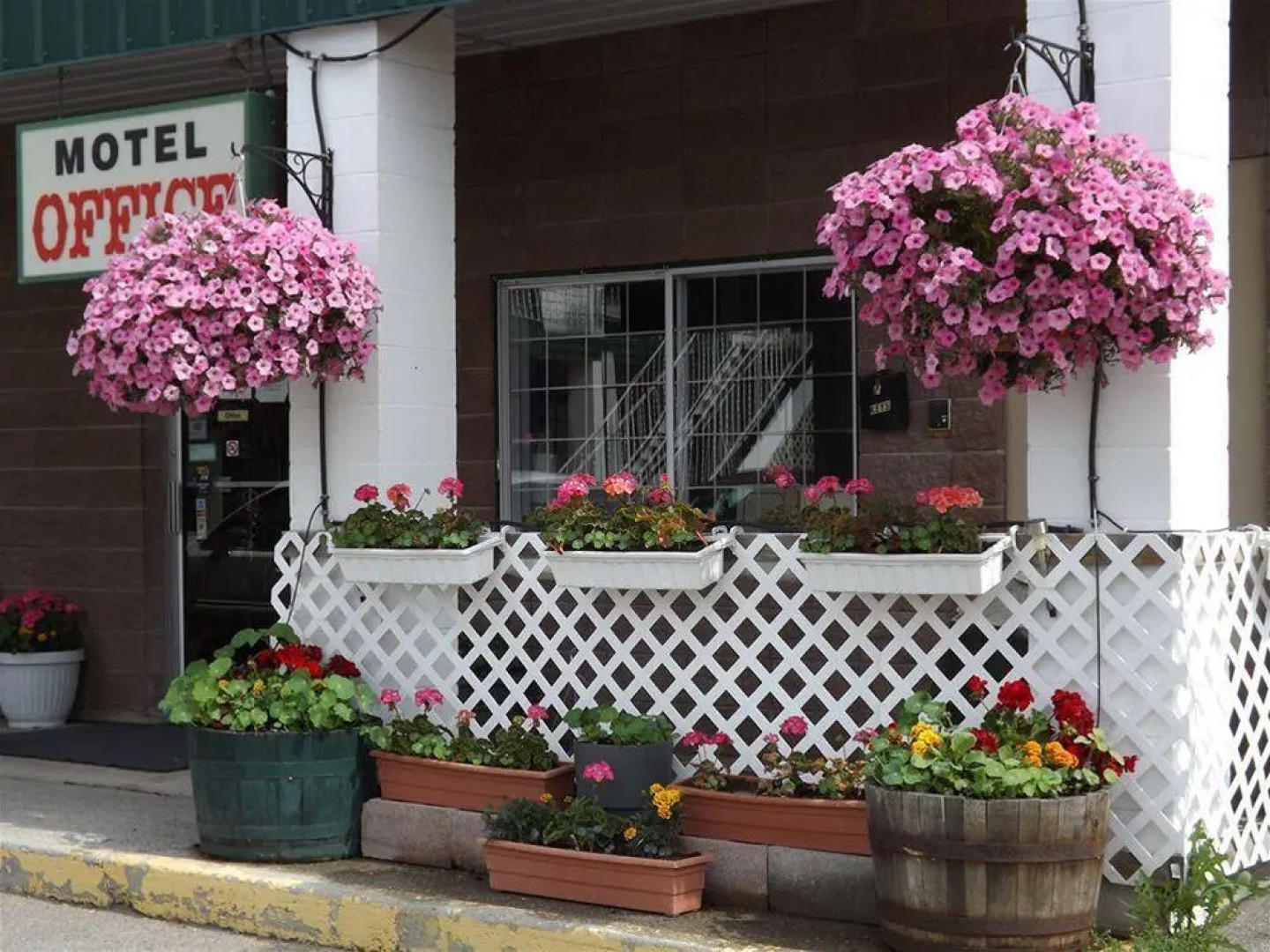 Kootenay Country Inn