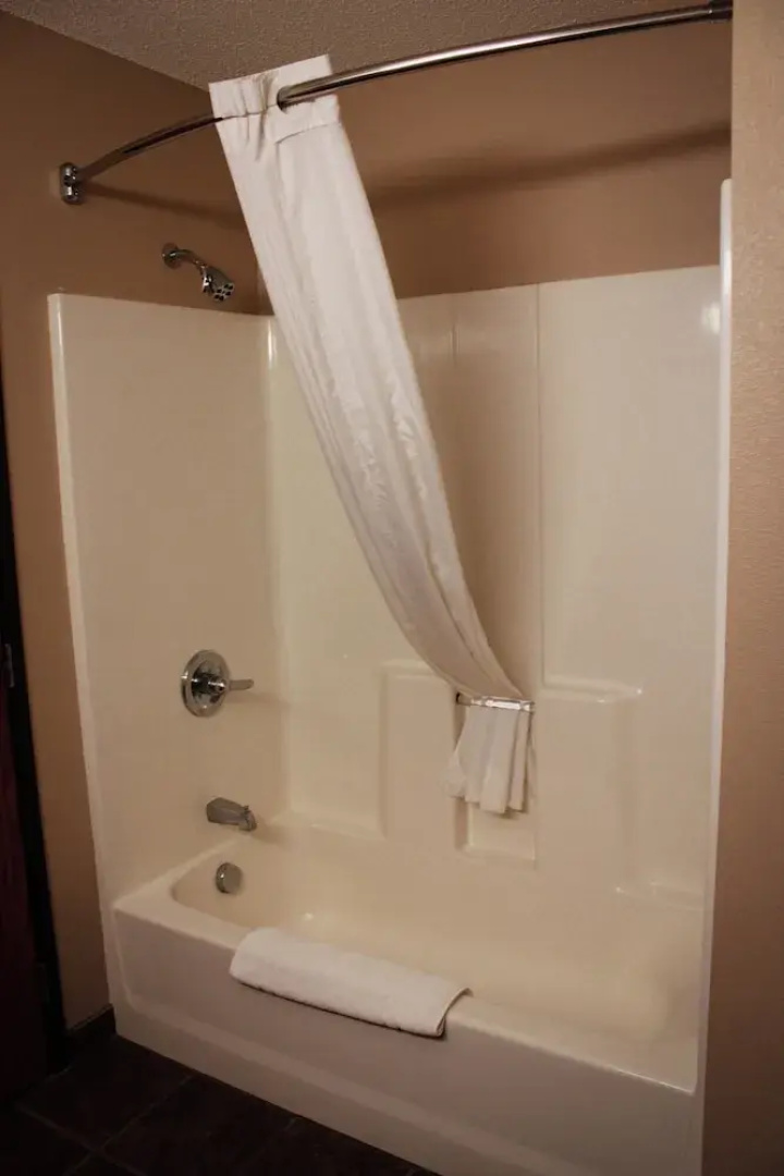 Canby Inn And Suites