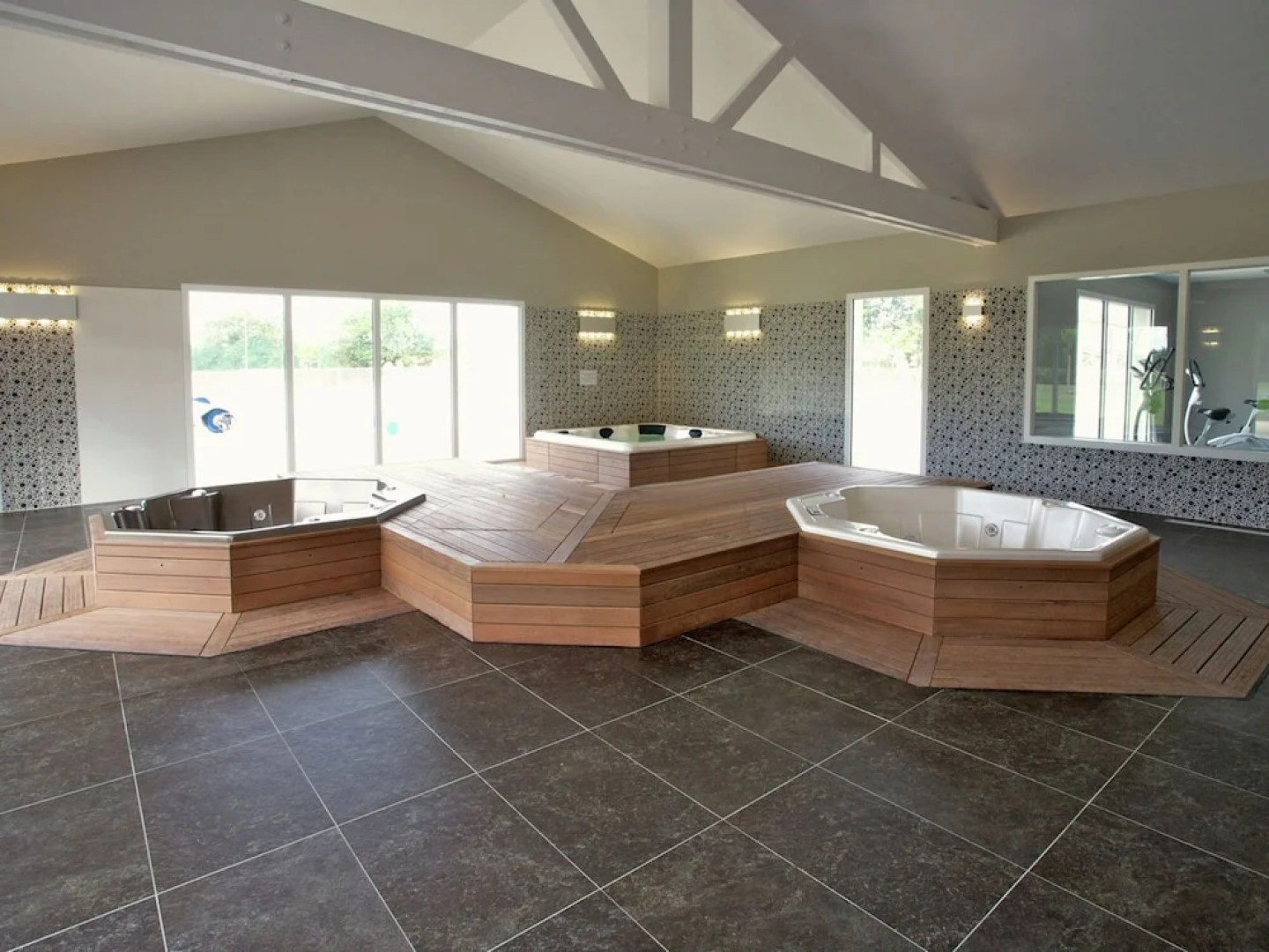 Well-kept Apartment, With Dishwasher, 7 km. From the Beach