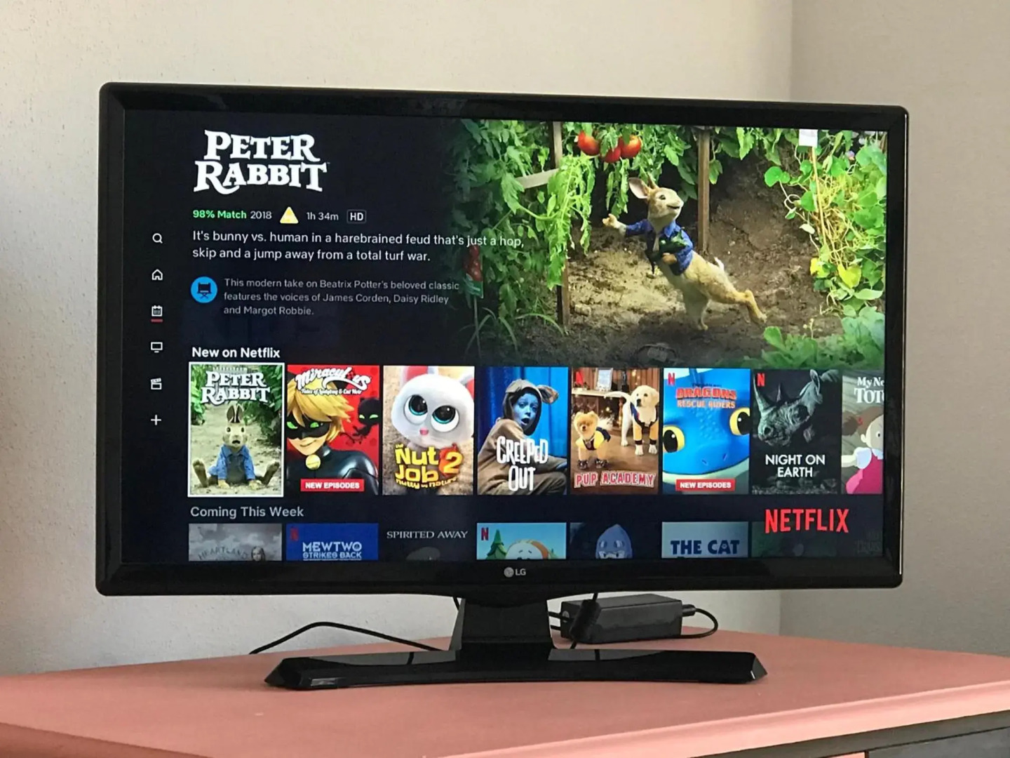 Self Catering Garden Apartment with a Private Garden and Shared Pool