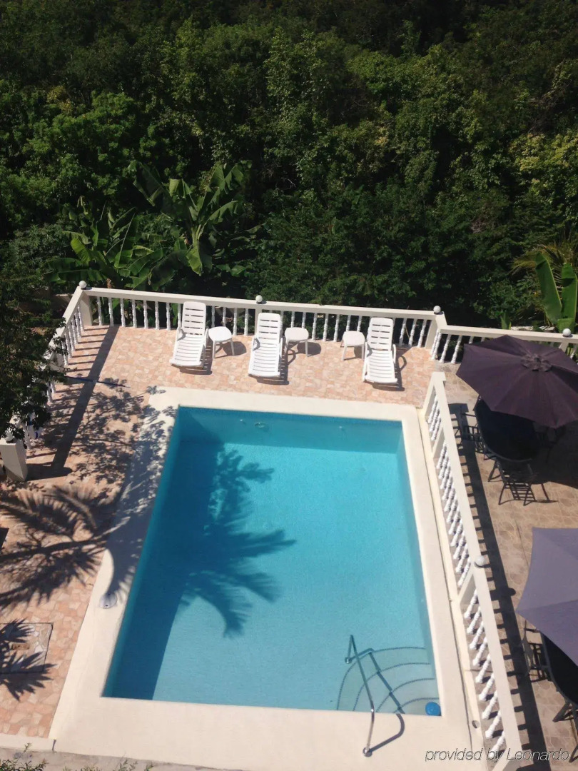 Retreat Guesthouse Luxury Suites