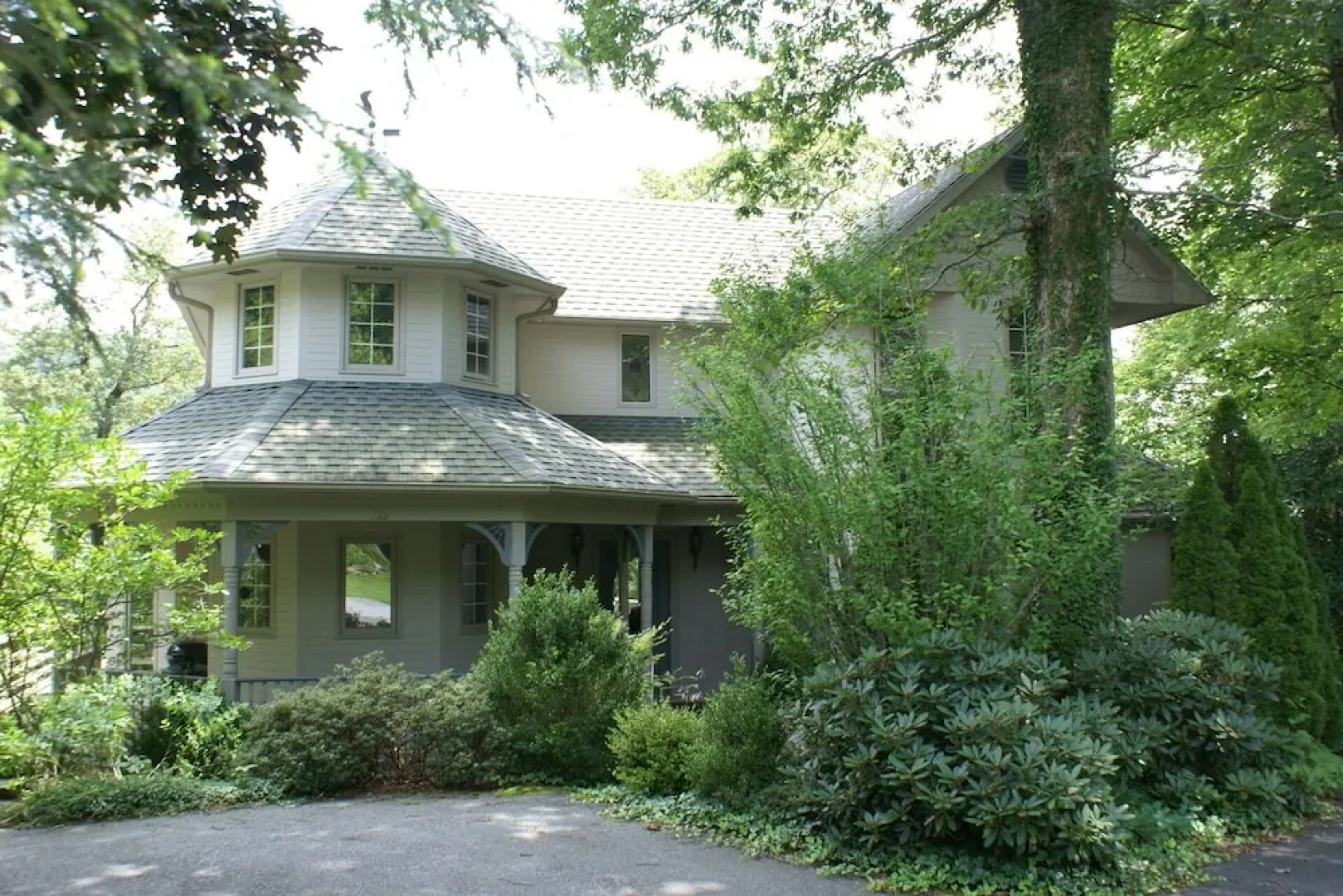 Moss 3 Bedrooms 2.5 Bathrooms Home