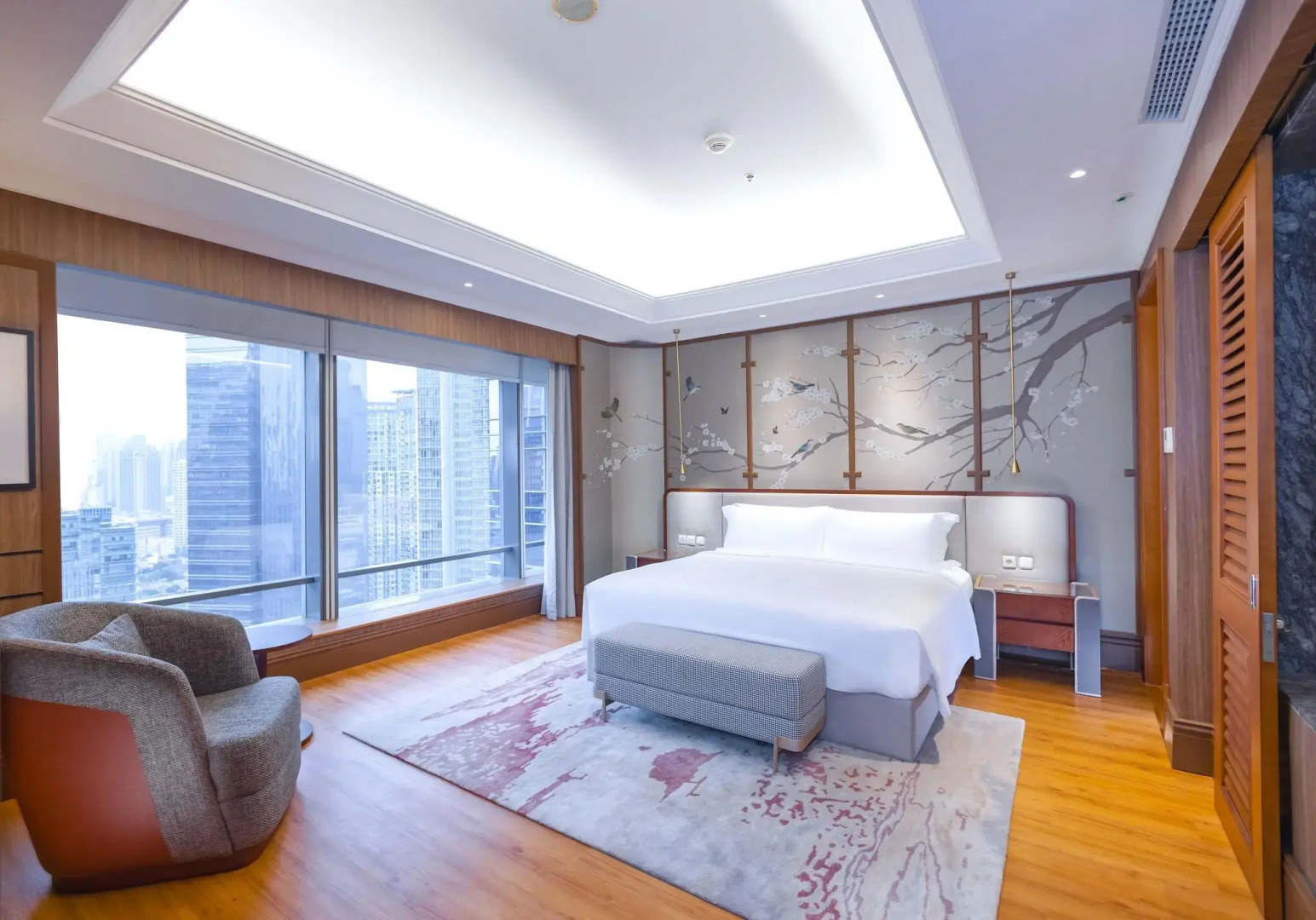 The Ritz-Carlton Jakarta, Mega Kuningan