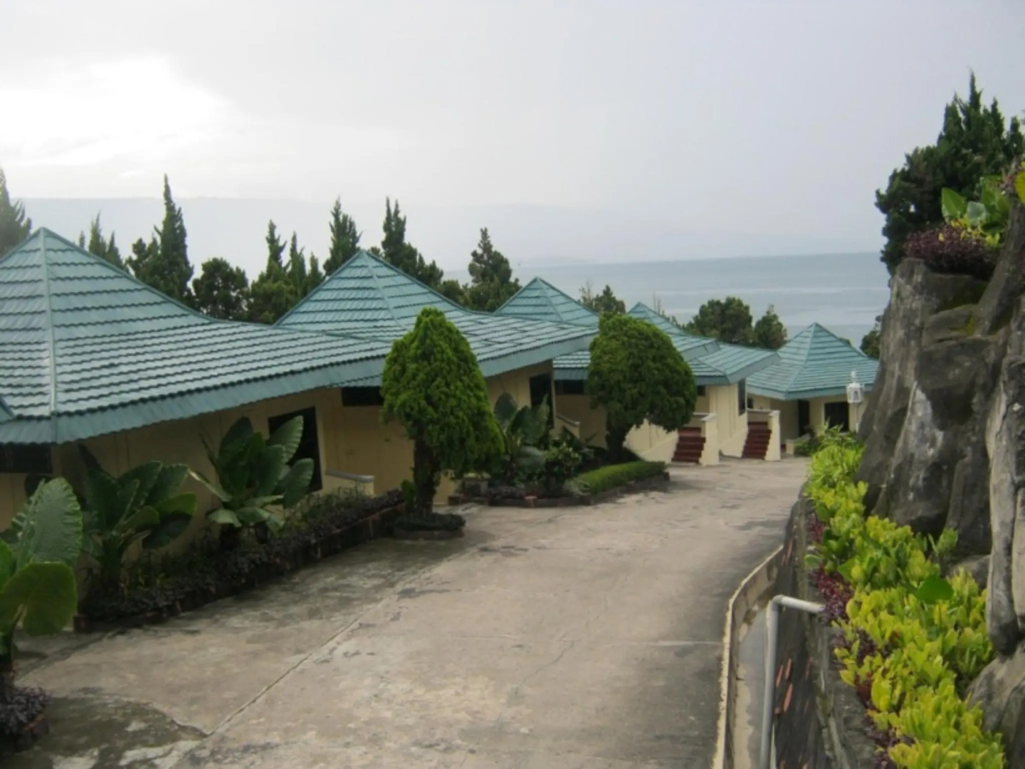 Danau Toba International Cottage