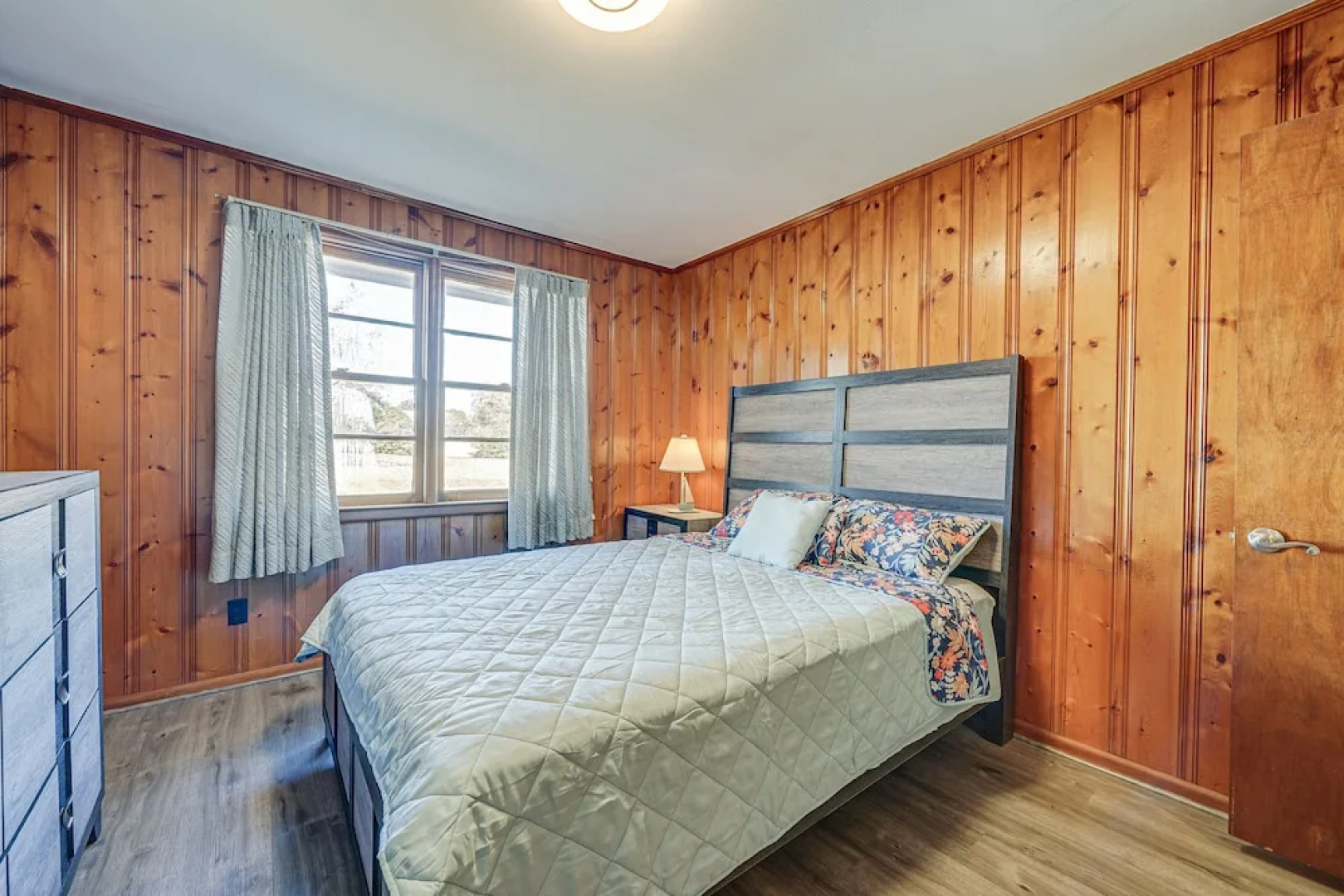 Sneads Ferry Vacation Rental - Walk to Boat Ramp!