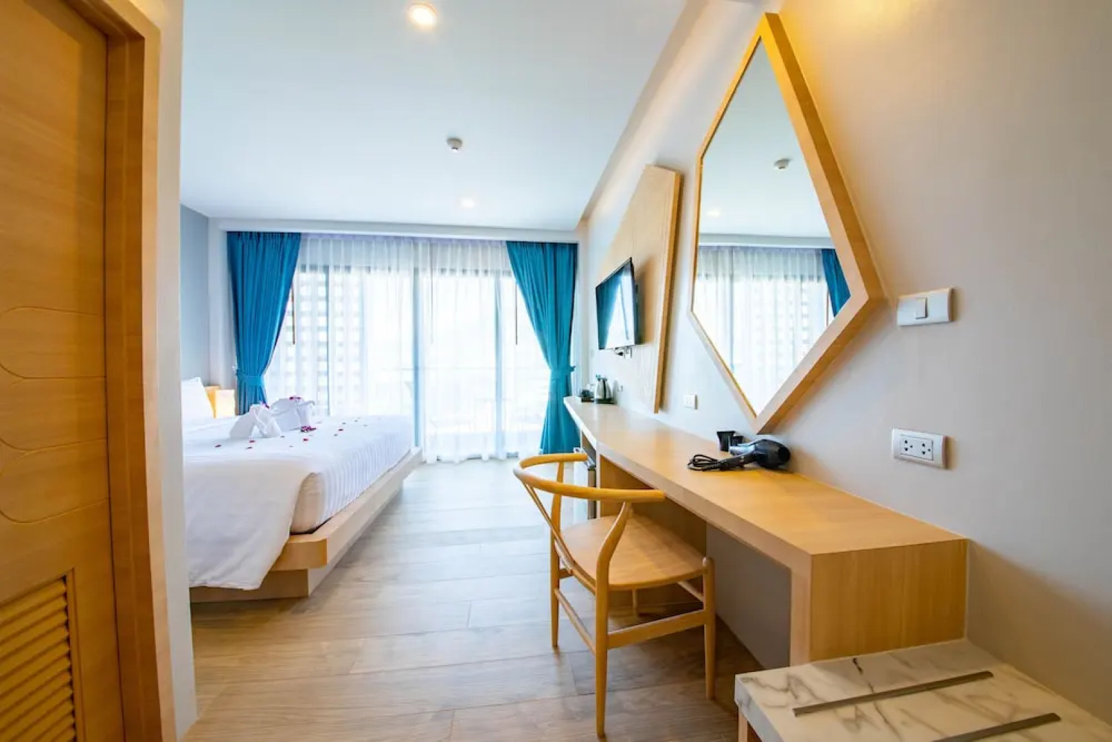 Golden Paradise Hotel