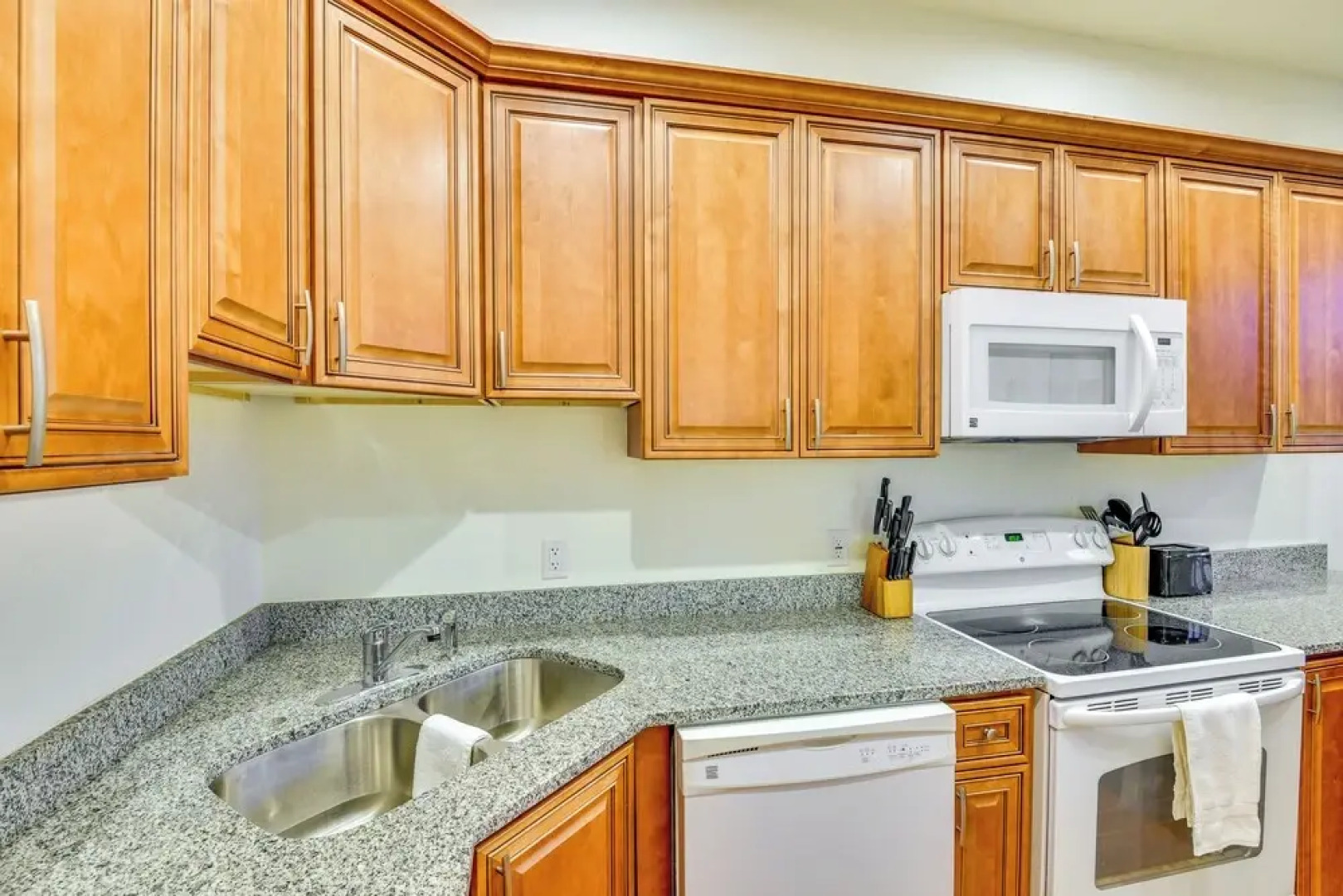 3 Mi to Warren Dunes: Sawyer Getaway w/ Fireplace!