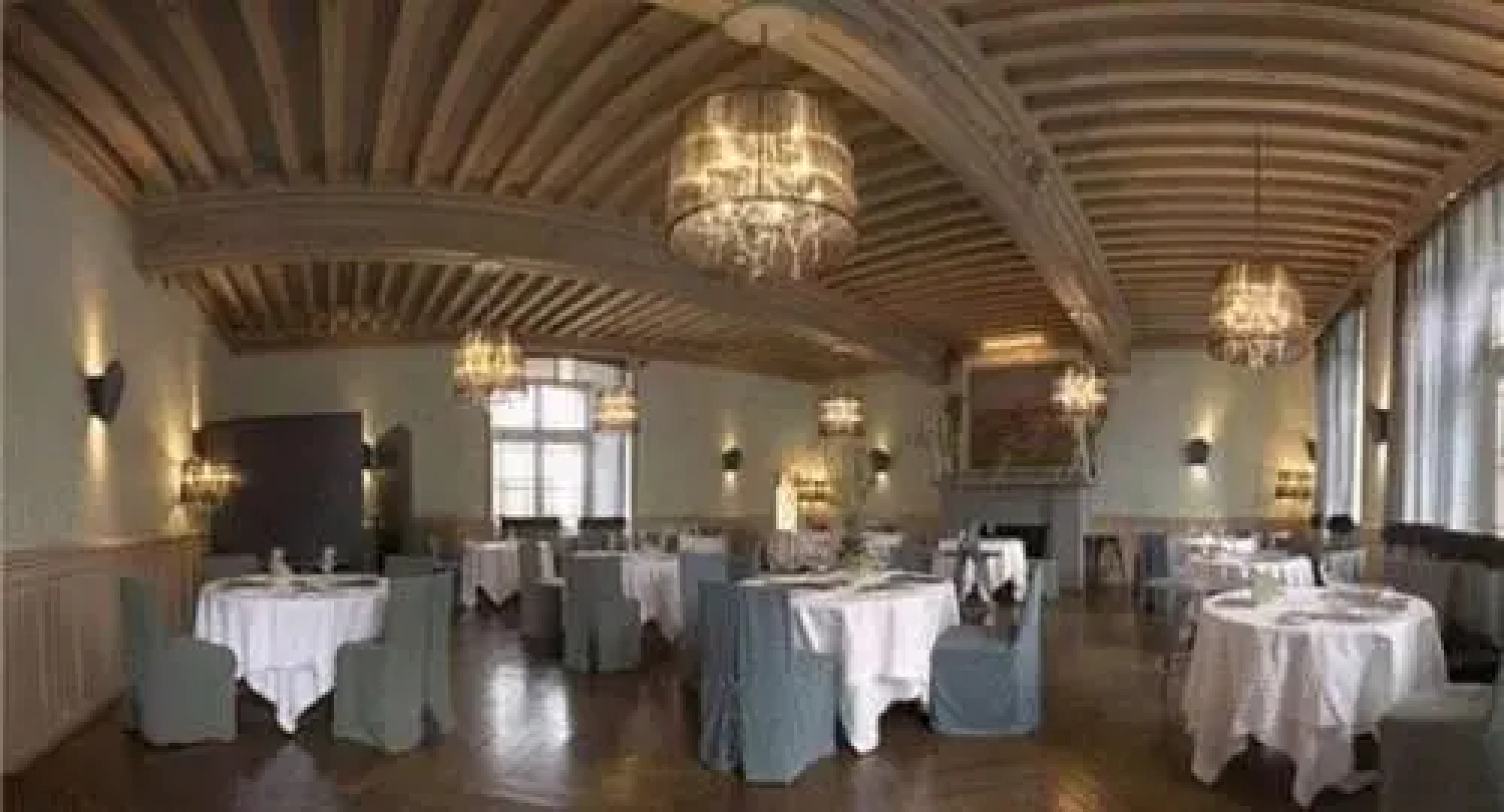 Lhostellerie de la Pomarède et le Presbytère