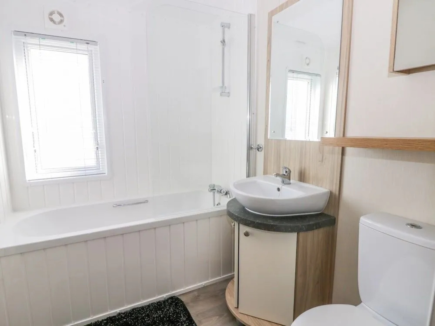 Superb detached lodge located on Skipsea Sands