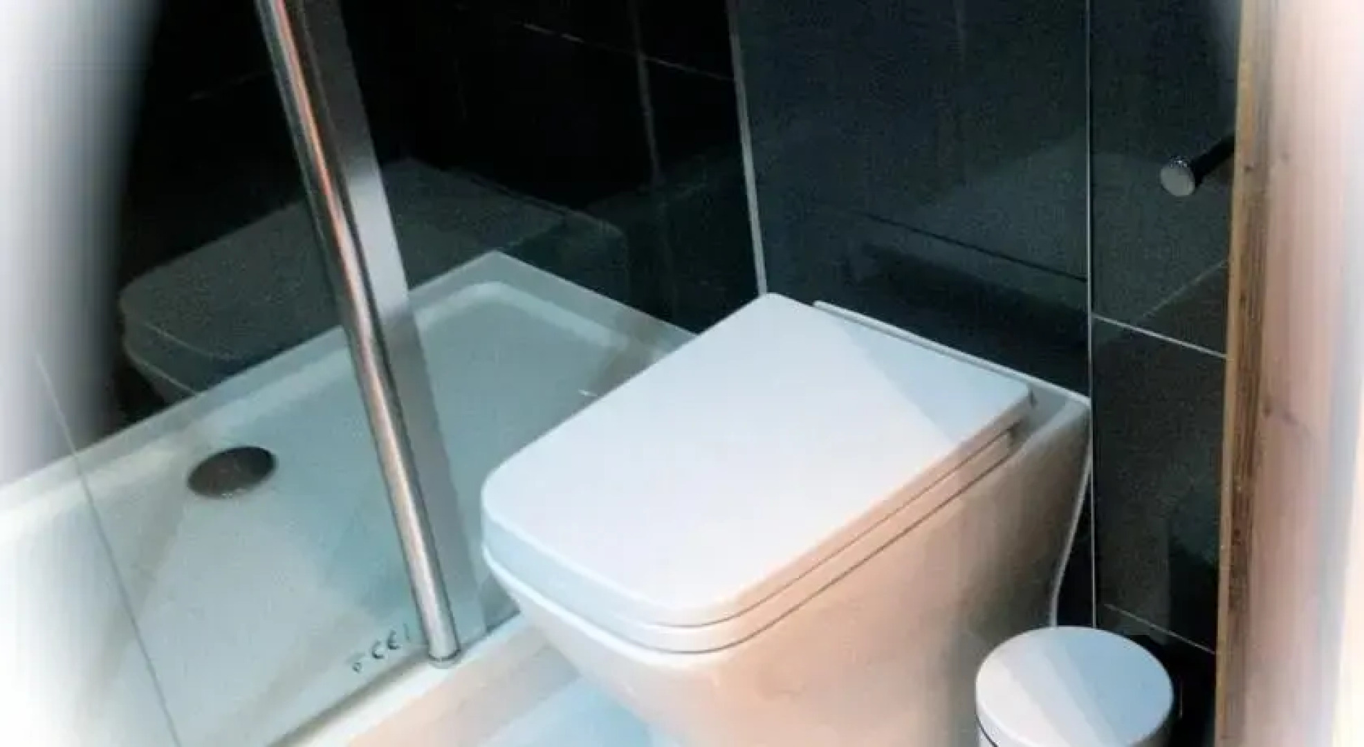 Numer 3 , FLat 12 Lorne Park Road