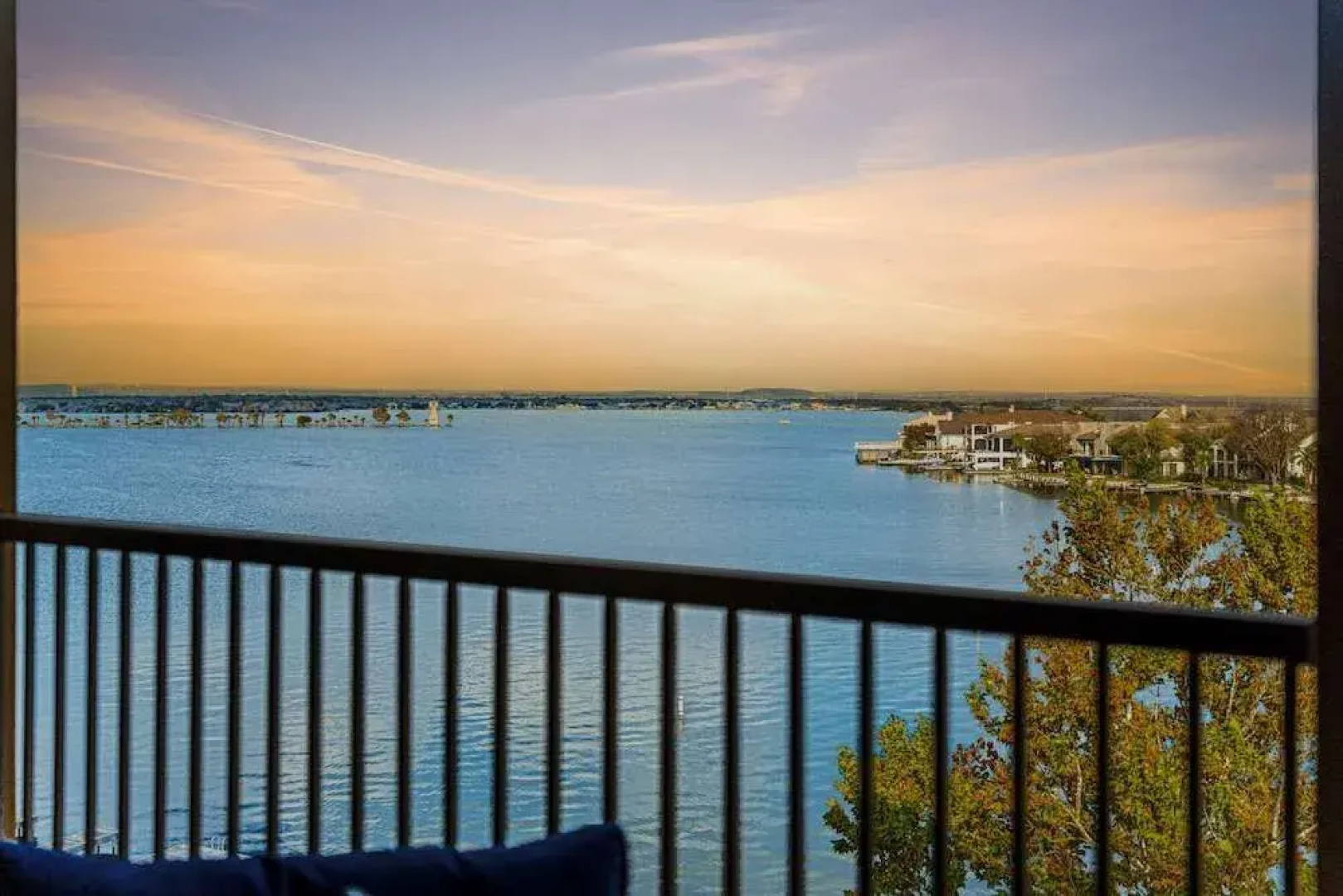 Luxury Waterfront Condo W/pool & Views!