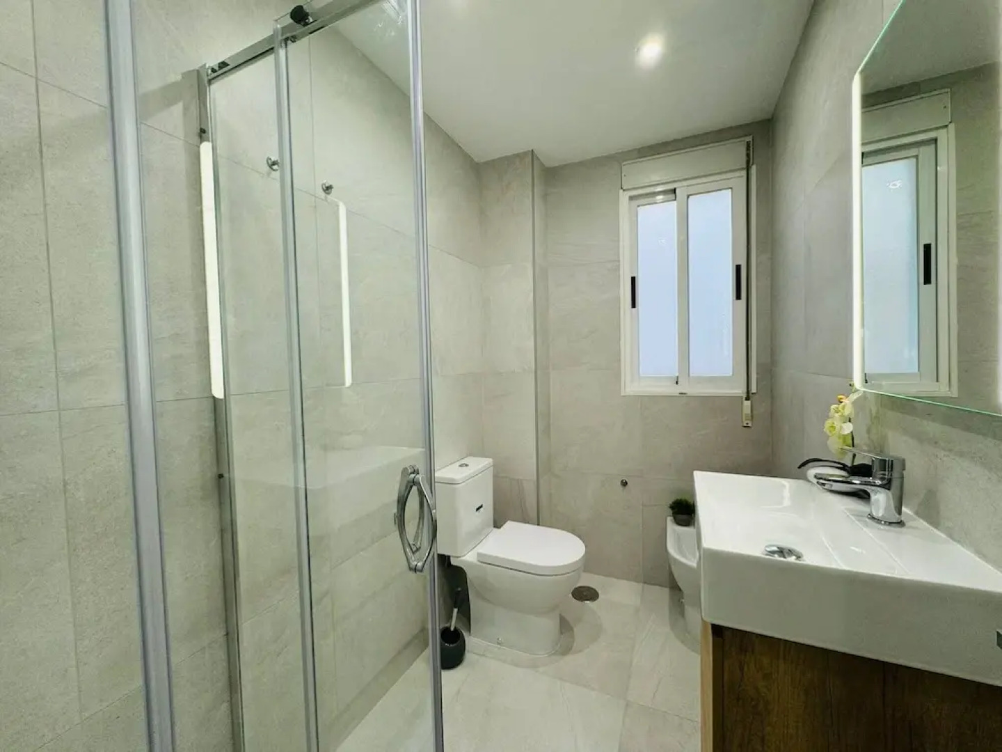 Bright Apartment Near Granada Center