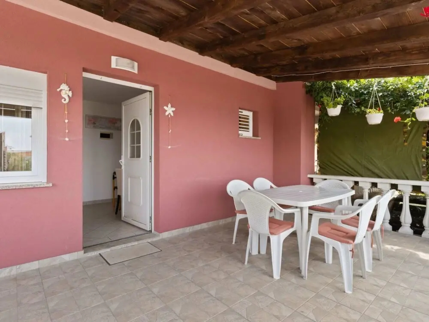 Cosy Holiday Home in Jasenice Rovanjska with Sea Nearby