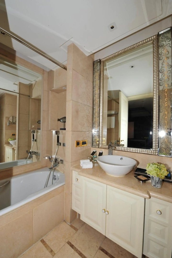 Wealthy All Suite Hotel Suzhou
