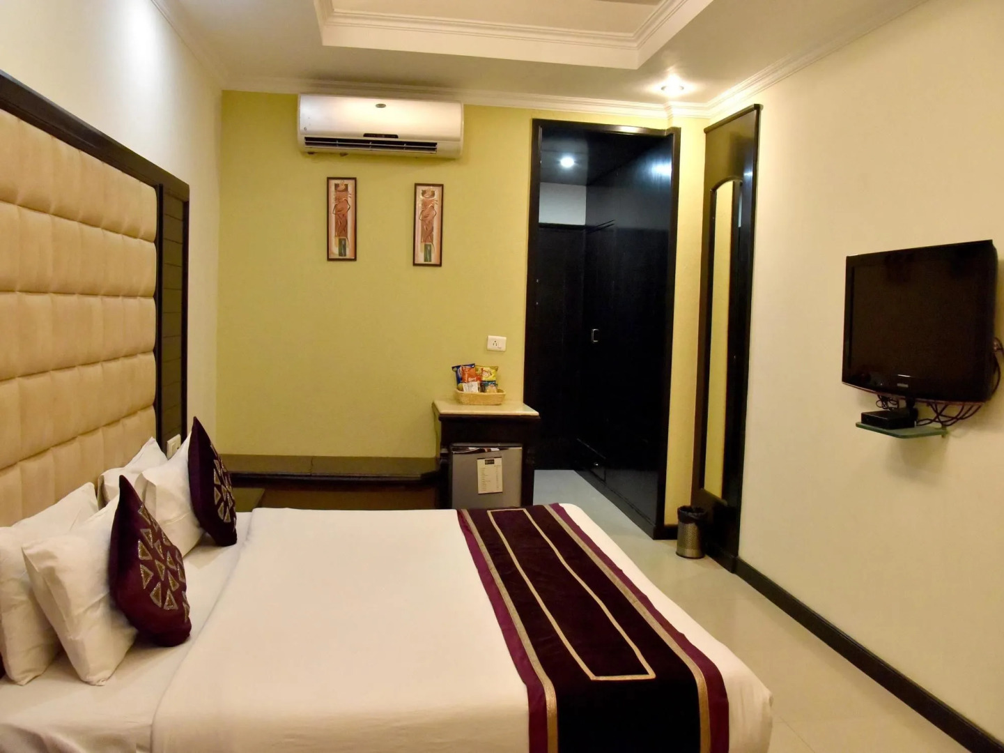 OYO 2148 Hotel Metro 43