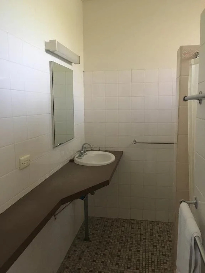 Palm and Pawn Motor Inn